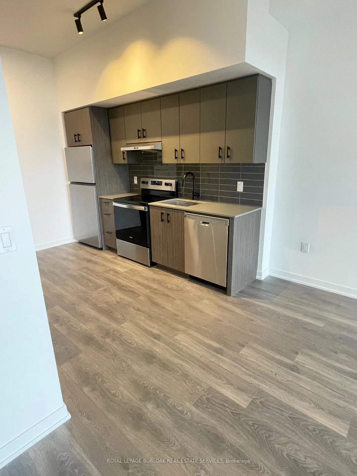 Photo 7 of Unit 126, 4878 Powers Common, Burlington, Alton — HOMEH