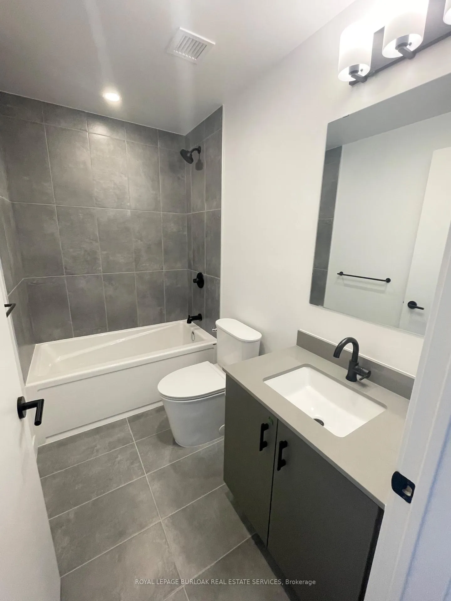 Photo 13 of Unit 126, 4878 Powers Common, Burlington, Alton — HOMEH