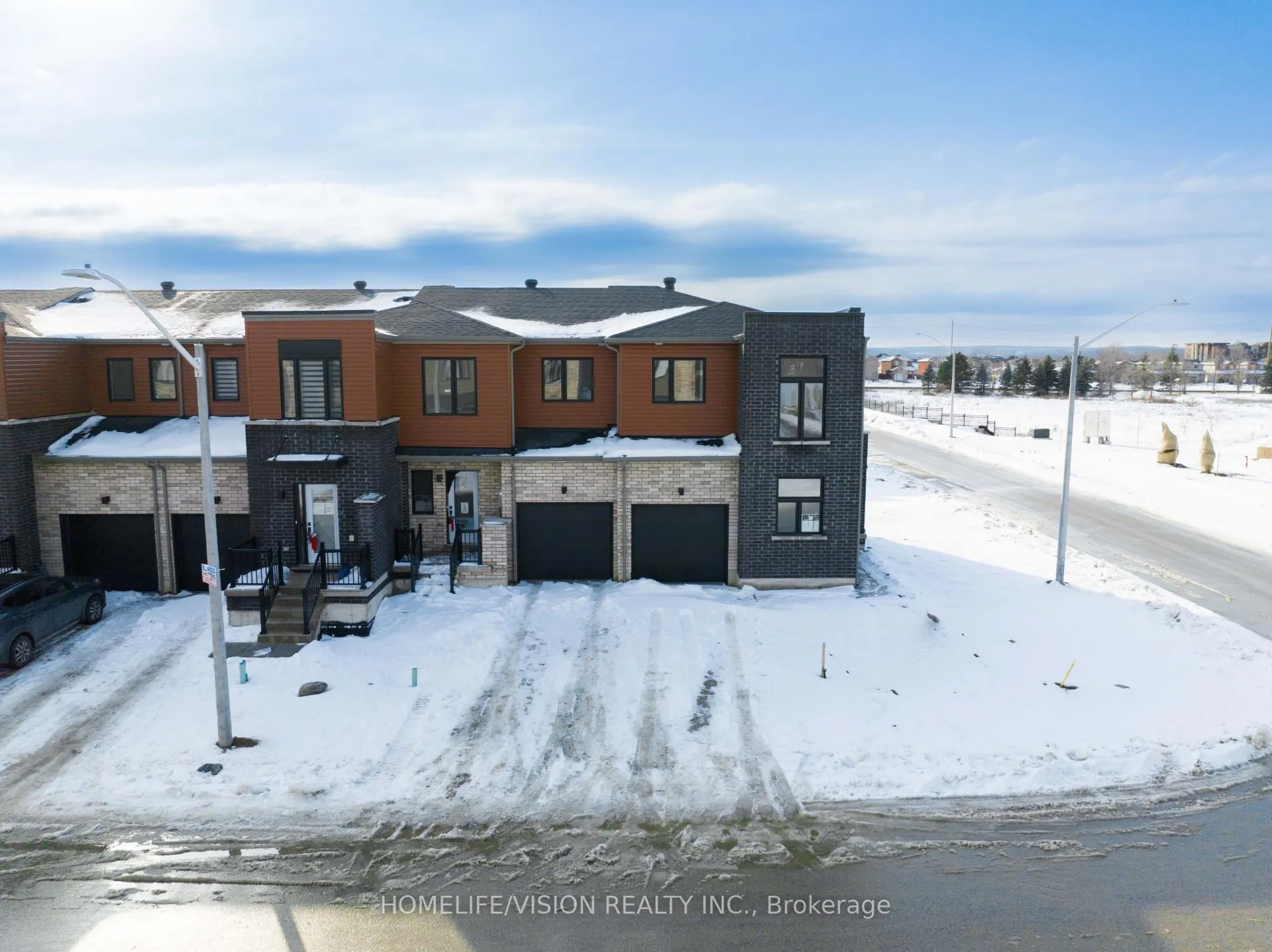 Photo 2 of 21 Haven Lane, Barrie, Painswick South — HOMEH