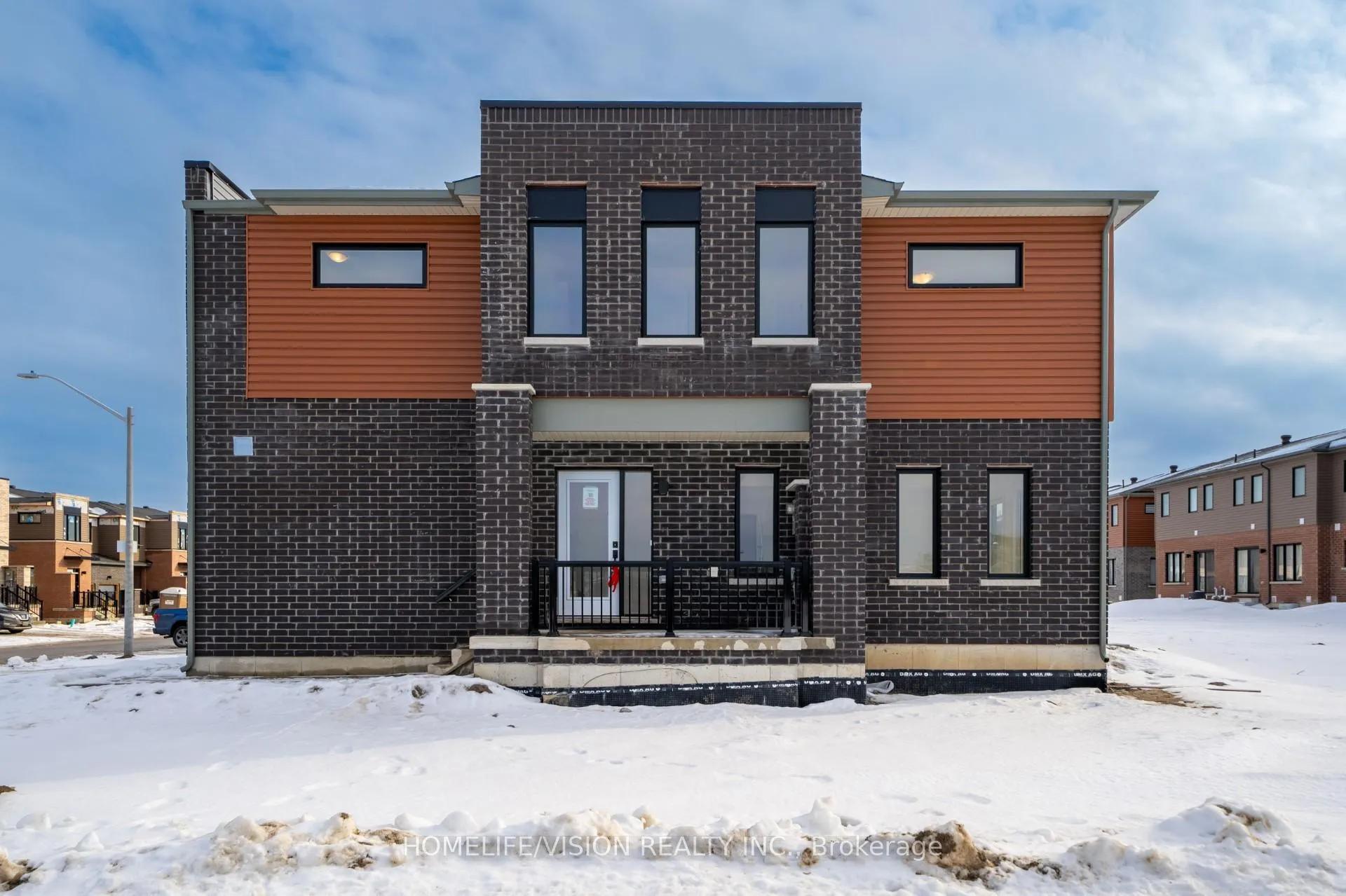 Photo 3 of 21 Haven Lane, Barrie, Painswick South — HOMEH