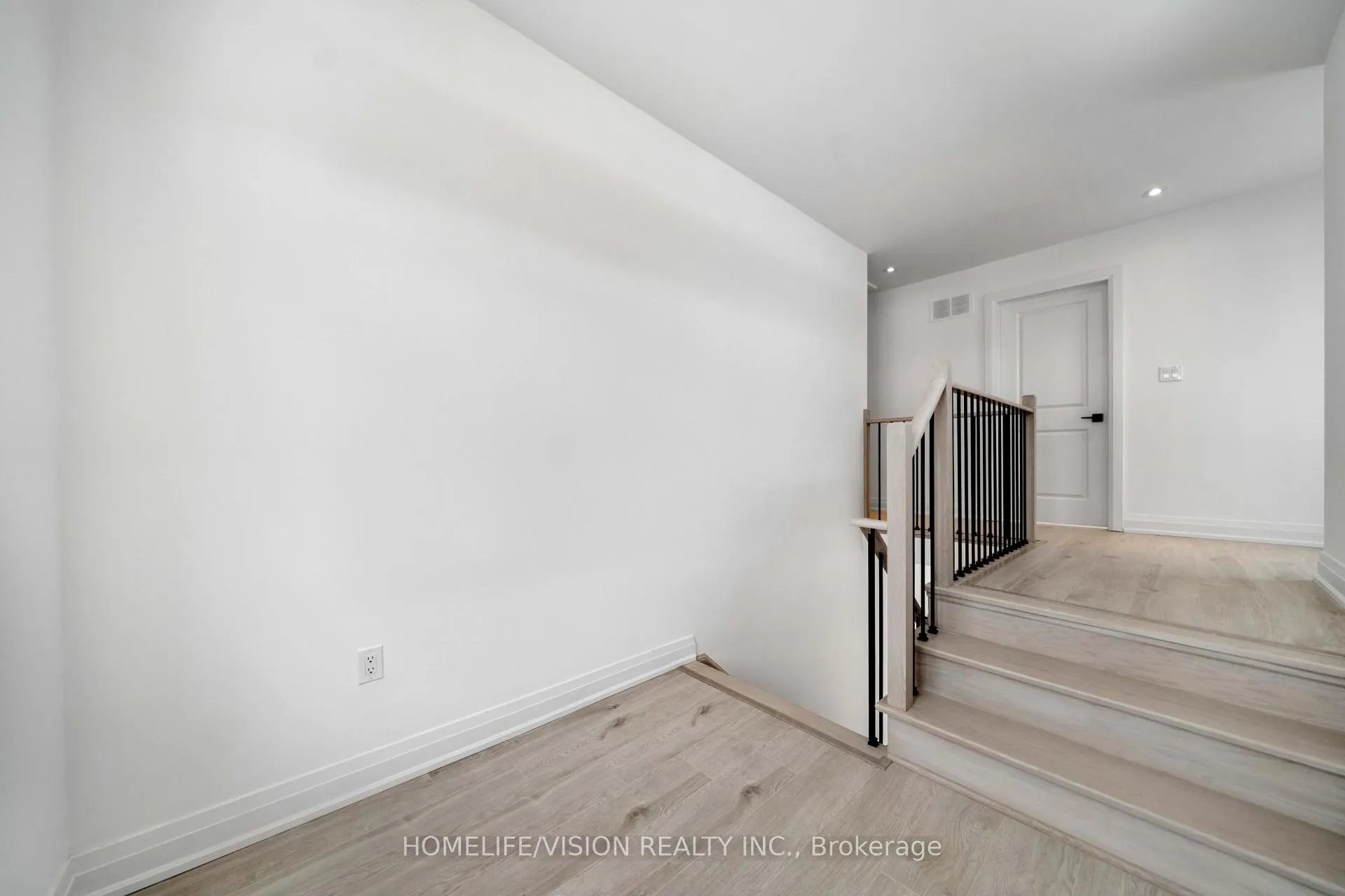 Photo 12 of 21 Haven Lane, Barrie, Painswick South — HOMEH