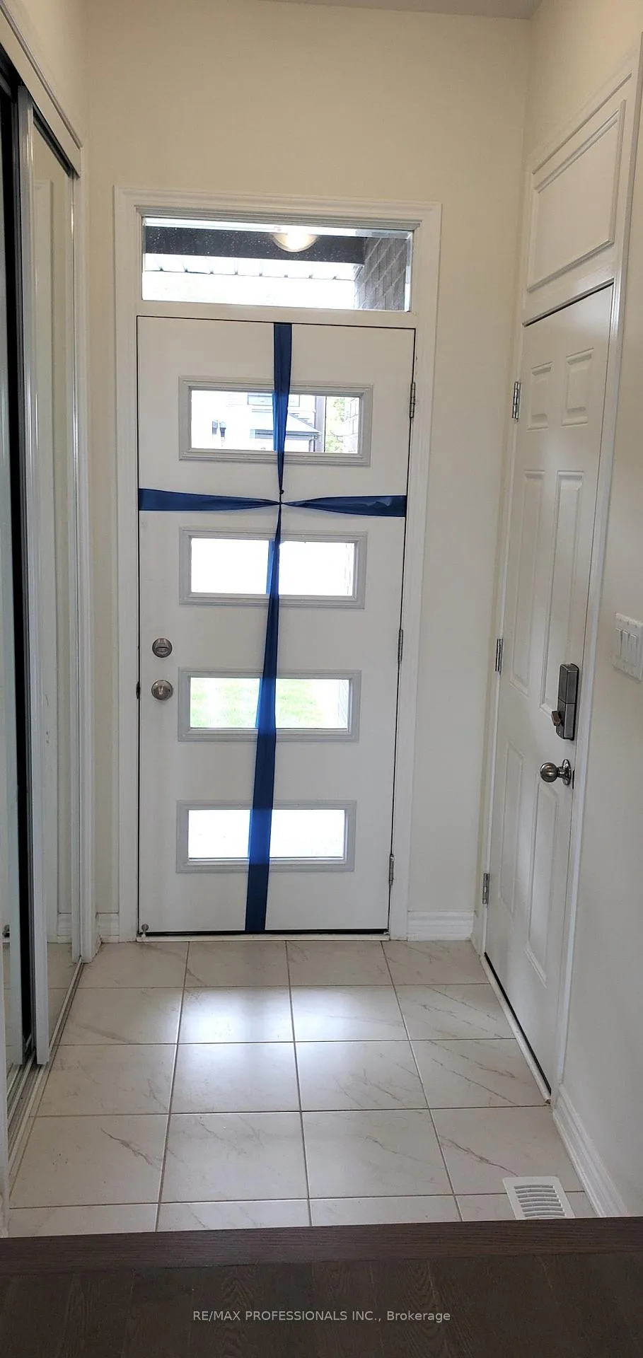 Photo 2 of 557 Queen Mary Drive, Brampton, Northwest Brampton — HOMEH