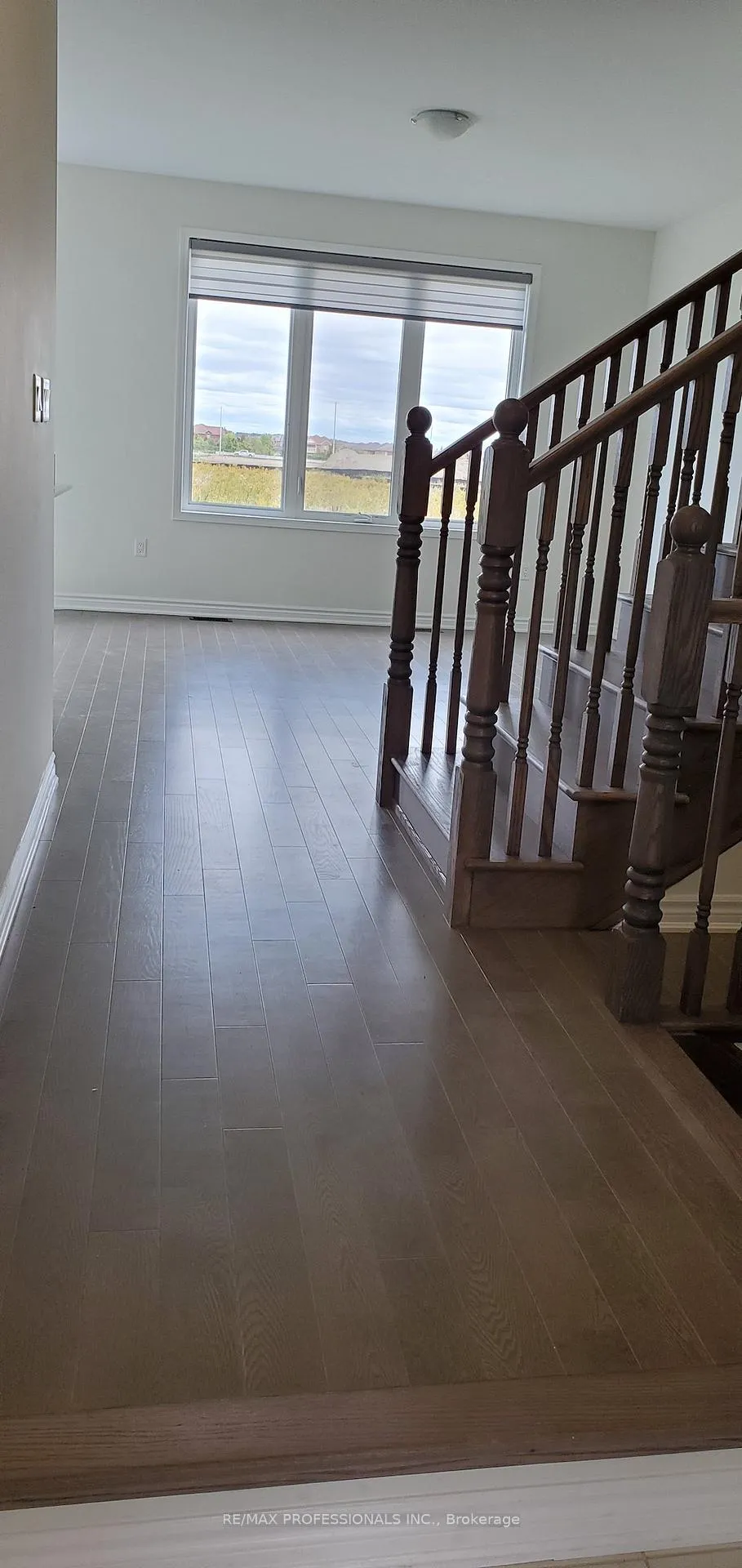 Photo 3 of 557 Queen Mary Drive, Brampton, Northwest Brampton — HOMEH
