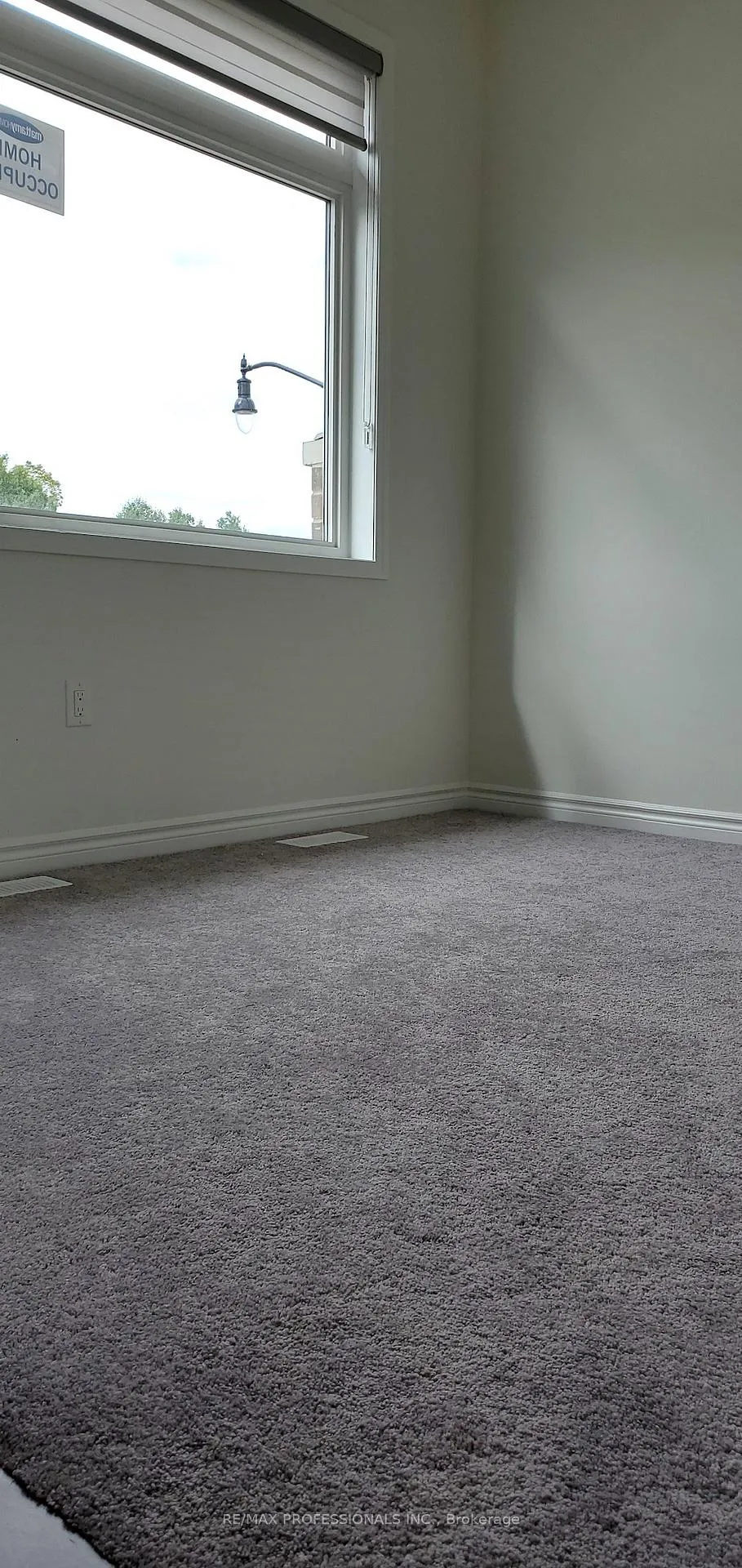 Photo 7 of 557 Queen Mary Drive, Brampton, Northwest Brampton — HOMEH