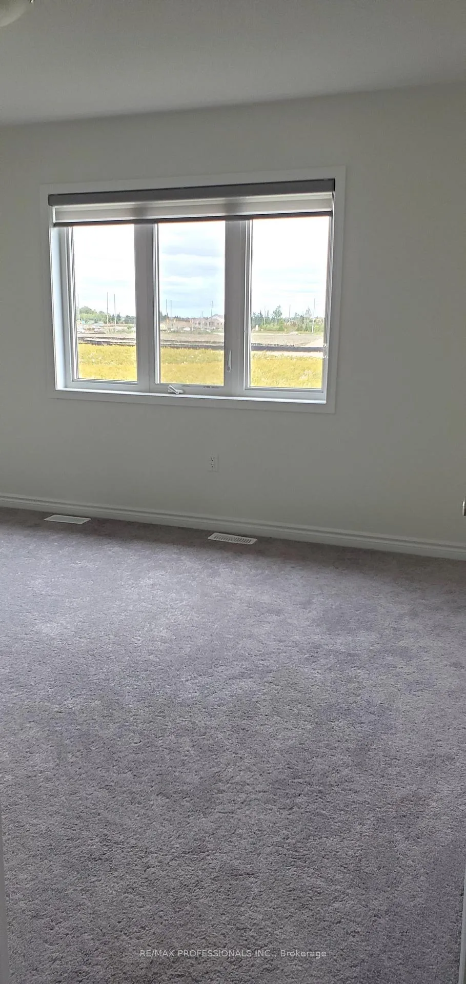 Photo 11 of 557 Queen Mary Drive, Brampton, Northwest Brampton — HOMEH