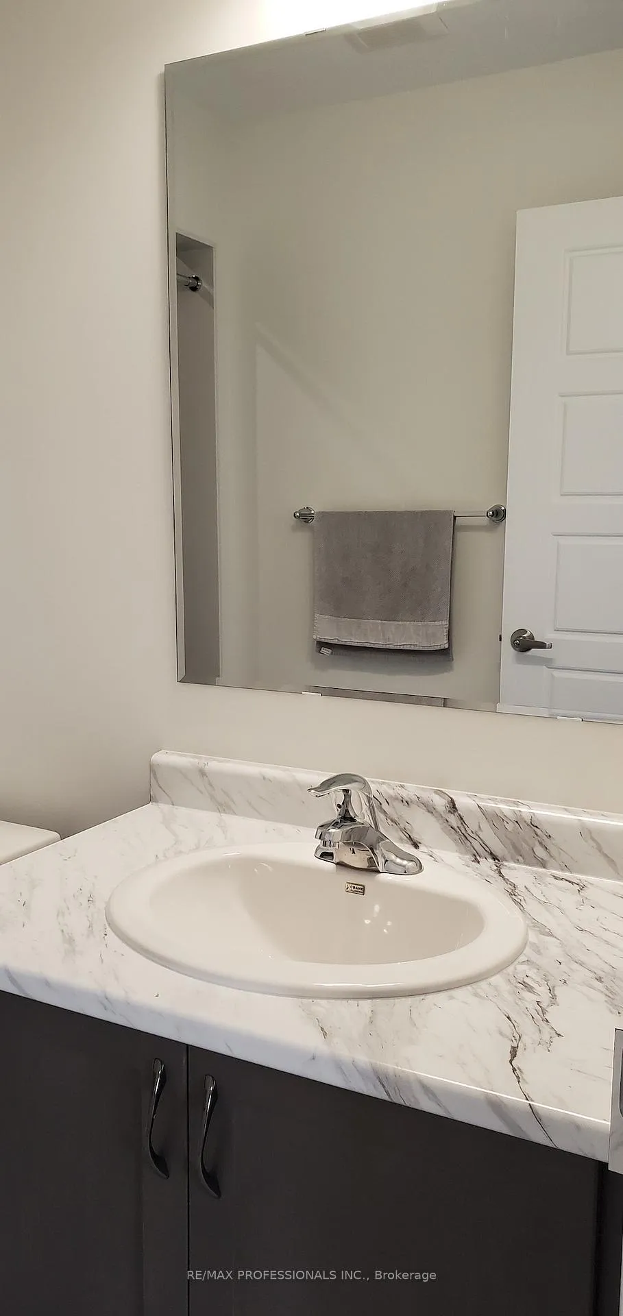 Photo 12 of 557 Queen Mary Drive, Brampton, Northwest Brampton — HOMEH