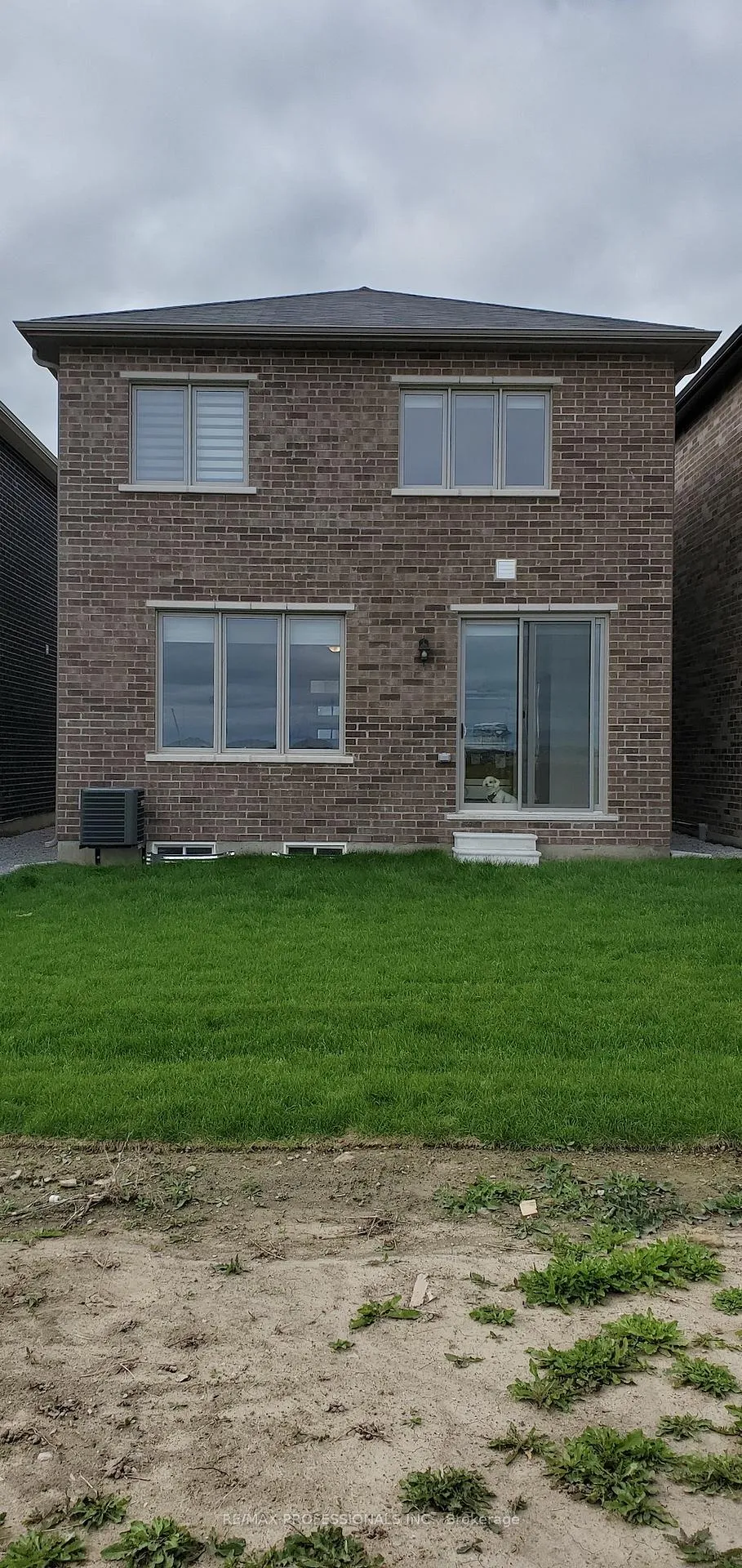 Photo 19 of 557 Queen Mary Drive, Brampton, Northwest Brampton — HOMEH
