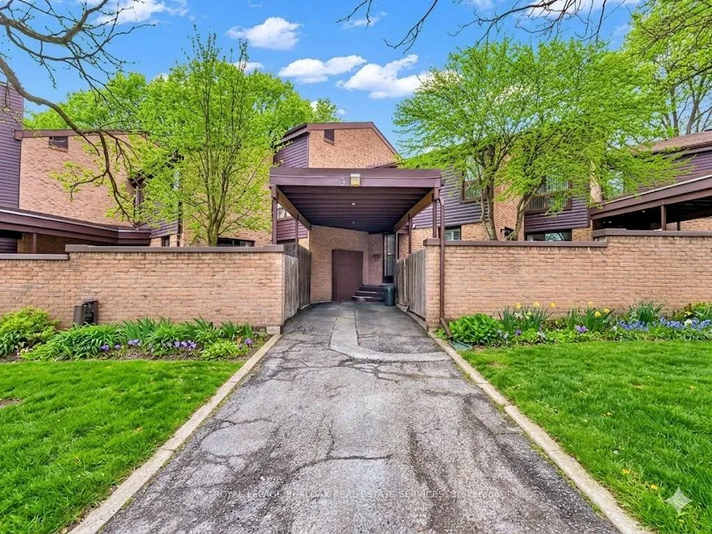 Photo 1 of Unit 3, 28 Underhill Crescent, Kitchener — HOMEH