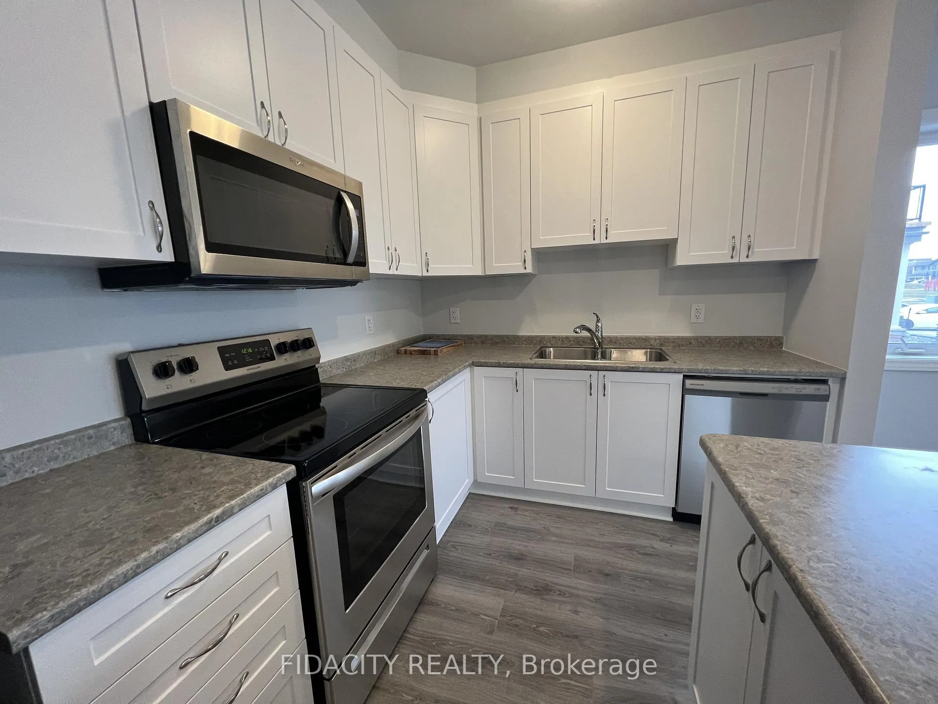 Photo 5 of 175 Anthracite Private, Ottawa, Barrhaven - Heritage Park — HOMEH