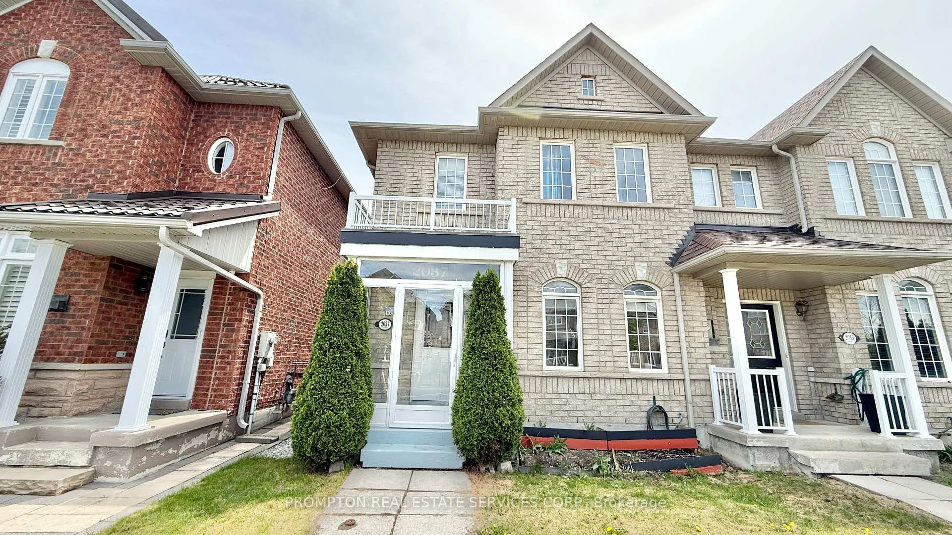 Front of 2037 Bur Oak Avenue
