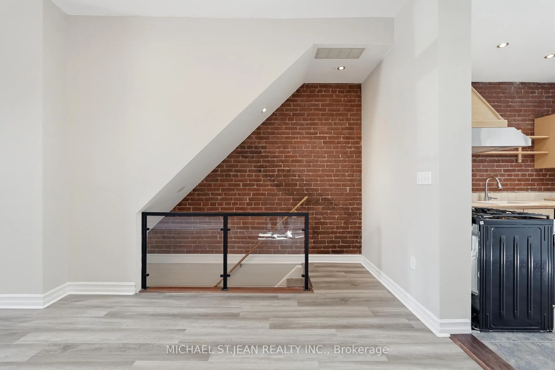Photo 17 of 126 Park Street N, Hamilton, Central — HOMEH