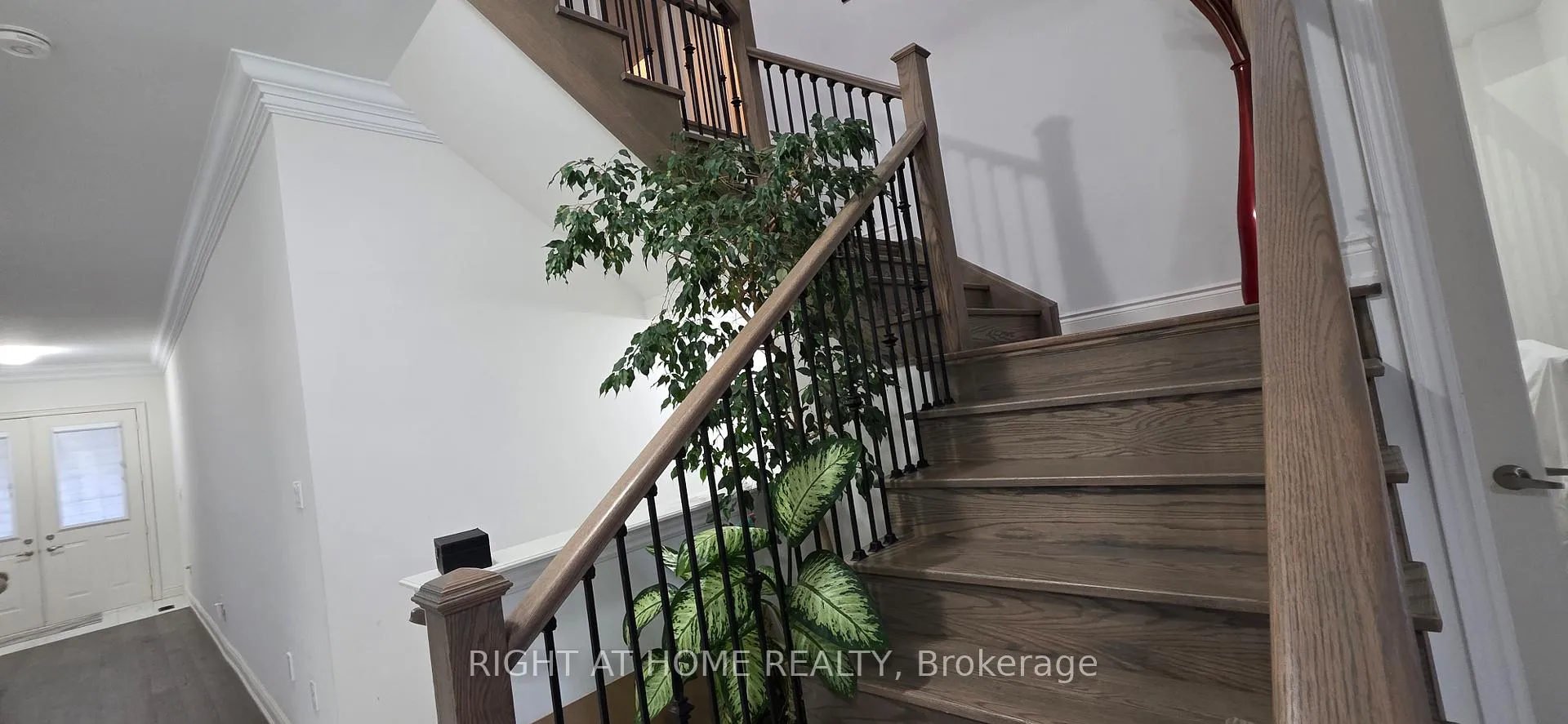 Photo 2 of 118 Great Falls Boulevard, Hamilton, Waterdown — HOMEH