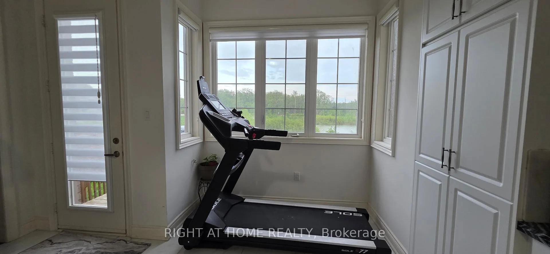 Photo 3 of 118 Great Falls Boulevard, Hamilton, Waterdown — HOMEH