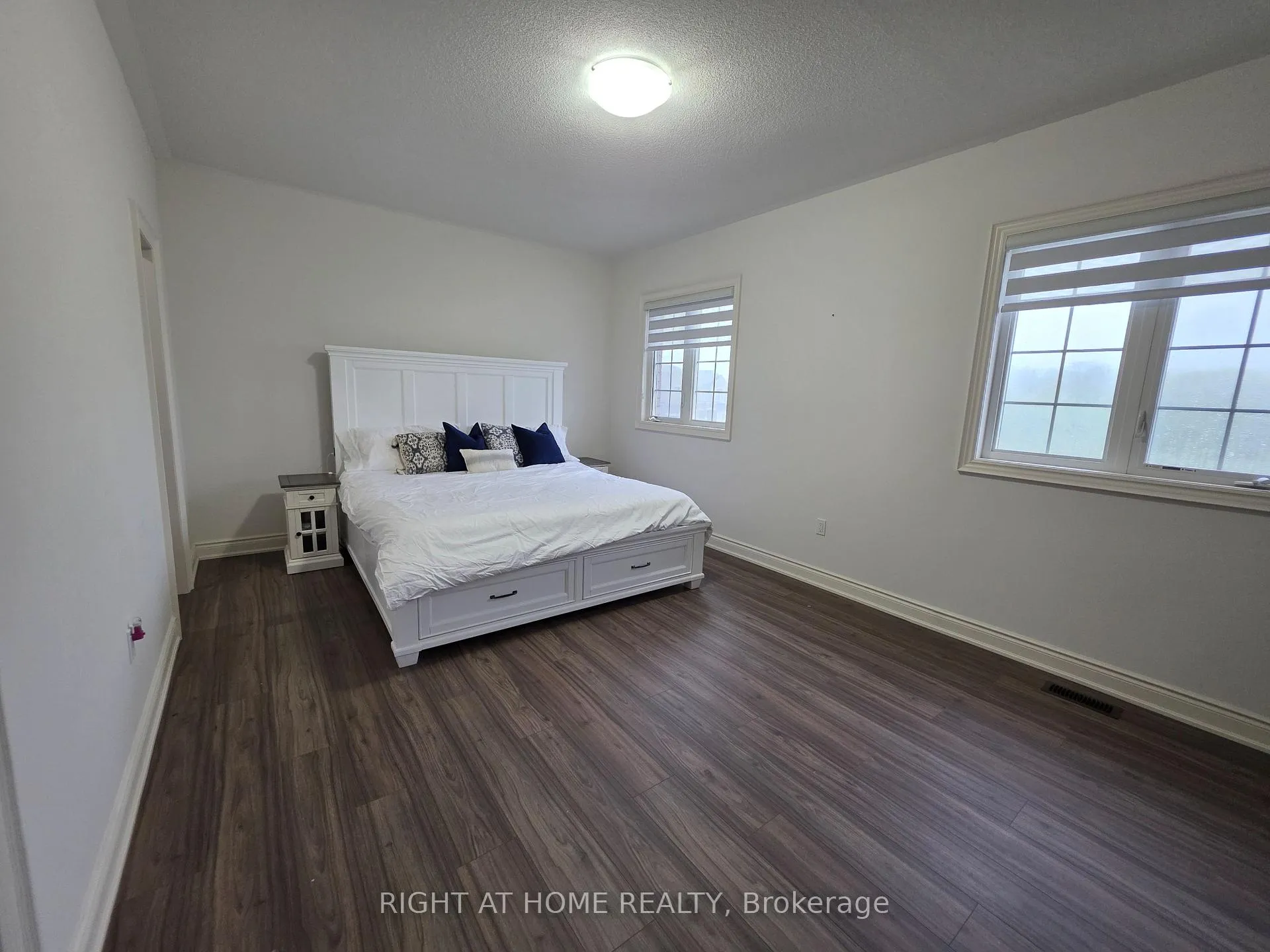 Photo 9 of 118 Great Falls Boulevard, Hamilton, Waterdown — HOMEH