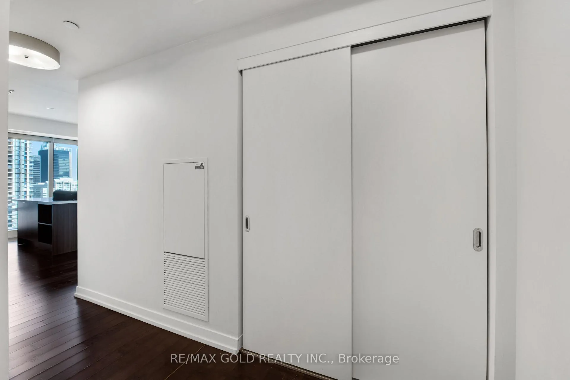 Photo 5 of Unit 2209, 21 Widmer Street, Toronto, Waterfront Communities — HOMEH