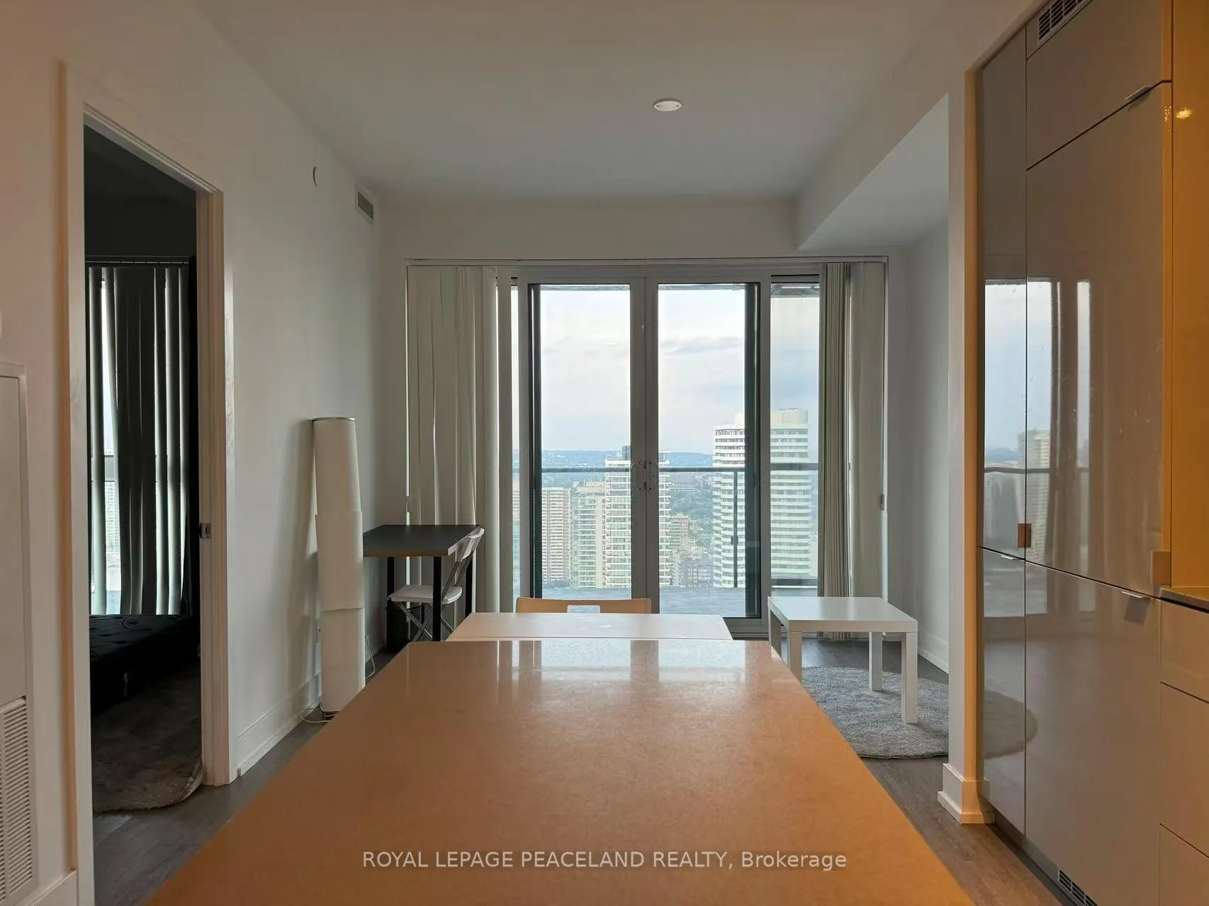Photo 4 of Unit 4206, 7 Grenville Street, Toronto, Bay Street Corridor — HOMEH