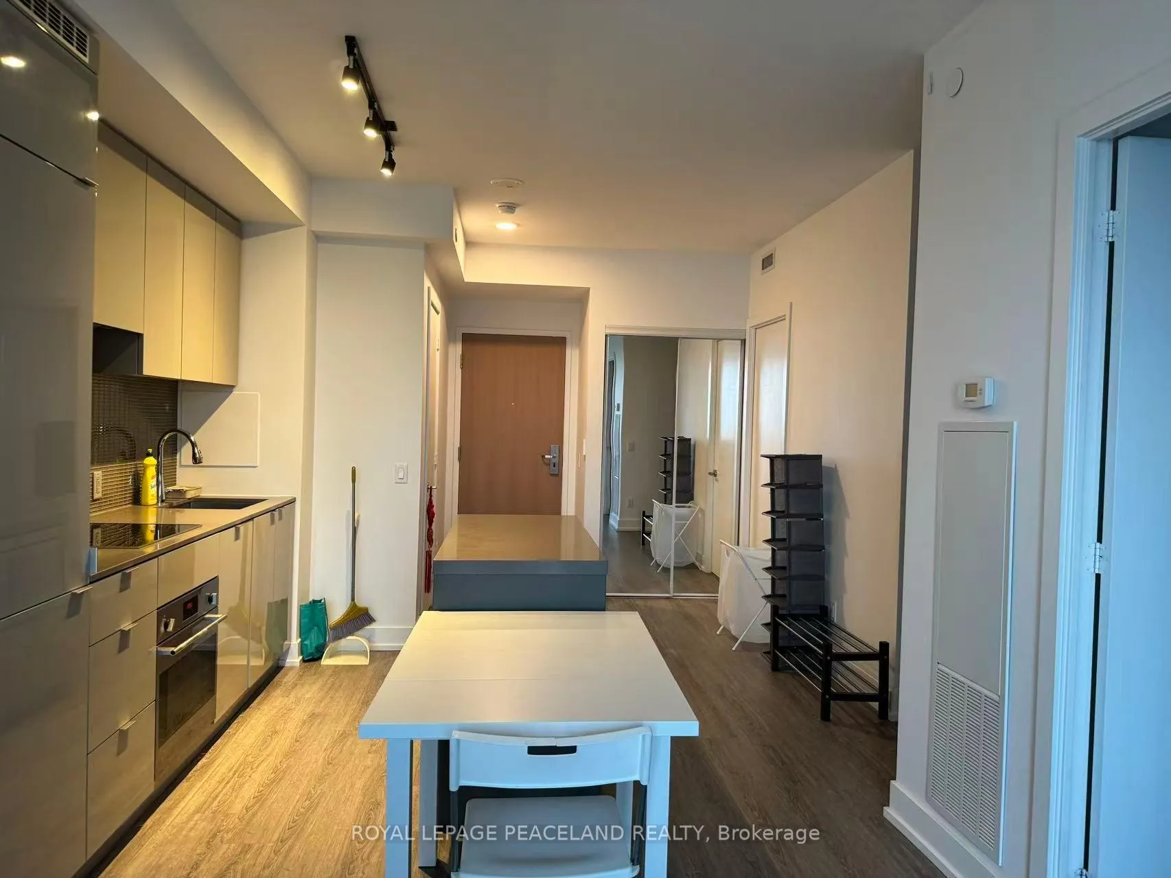 Photo 5 of Unit 4206, 7 Grenville Street, Toronto, Bay Street Corridor — HOMEH
