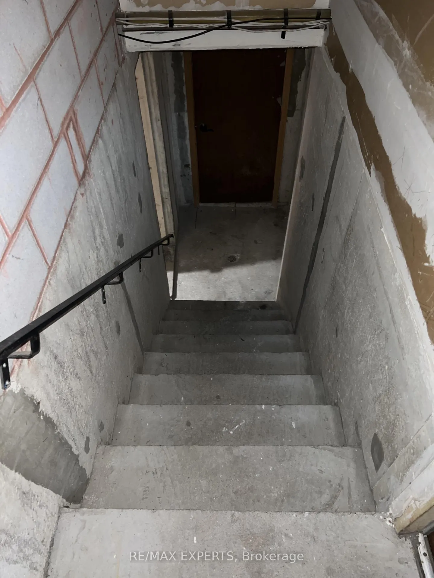 Photo 3 of 121 Jackman Crescent, Vaughan, West Woodbridge — HOMEH