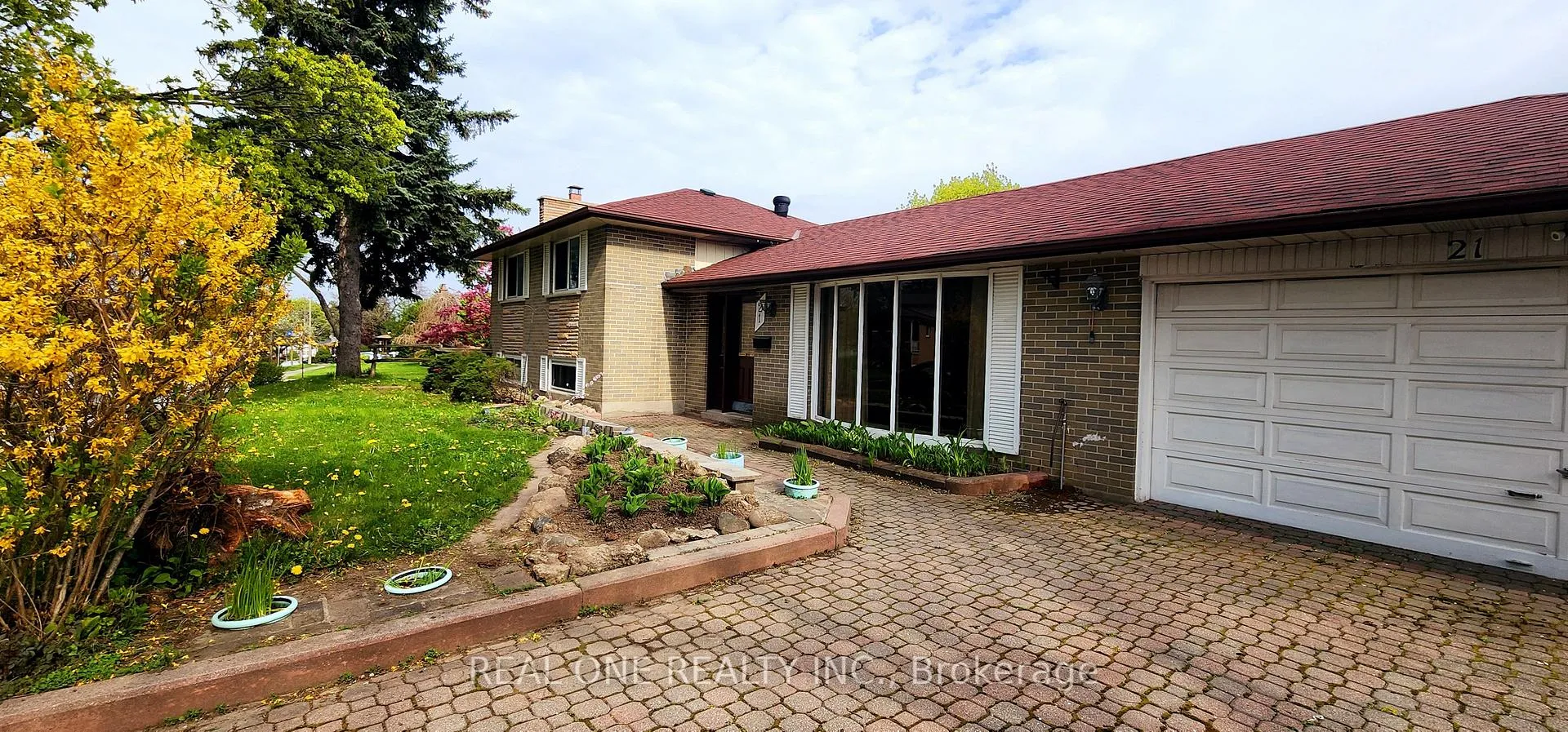 Photo 1 of 21 Pegasus Trail, Scarborough, Woburn — HOMEH