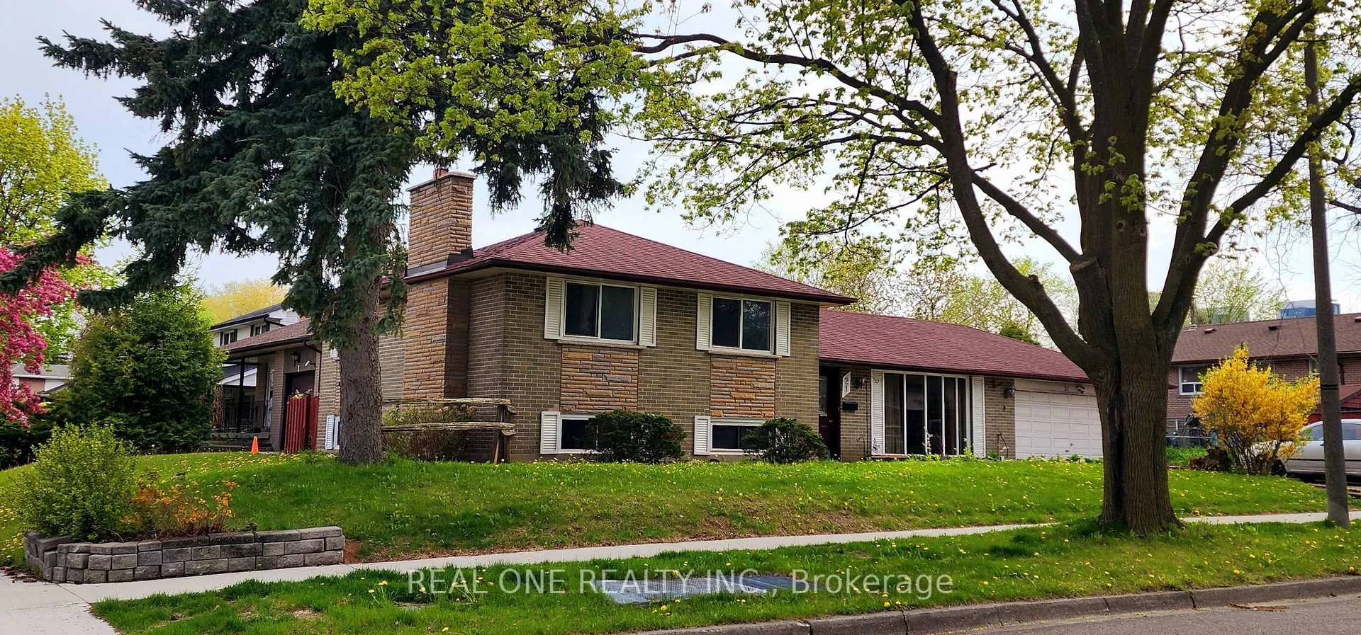 Photo 3 of 21 Pegasus Trail, Scarborough, Woburn — HOMEH