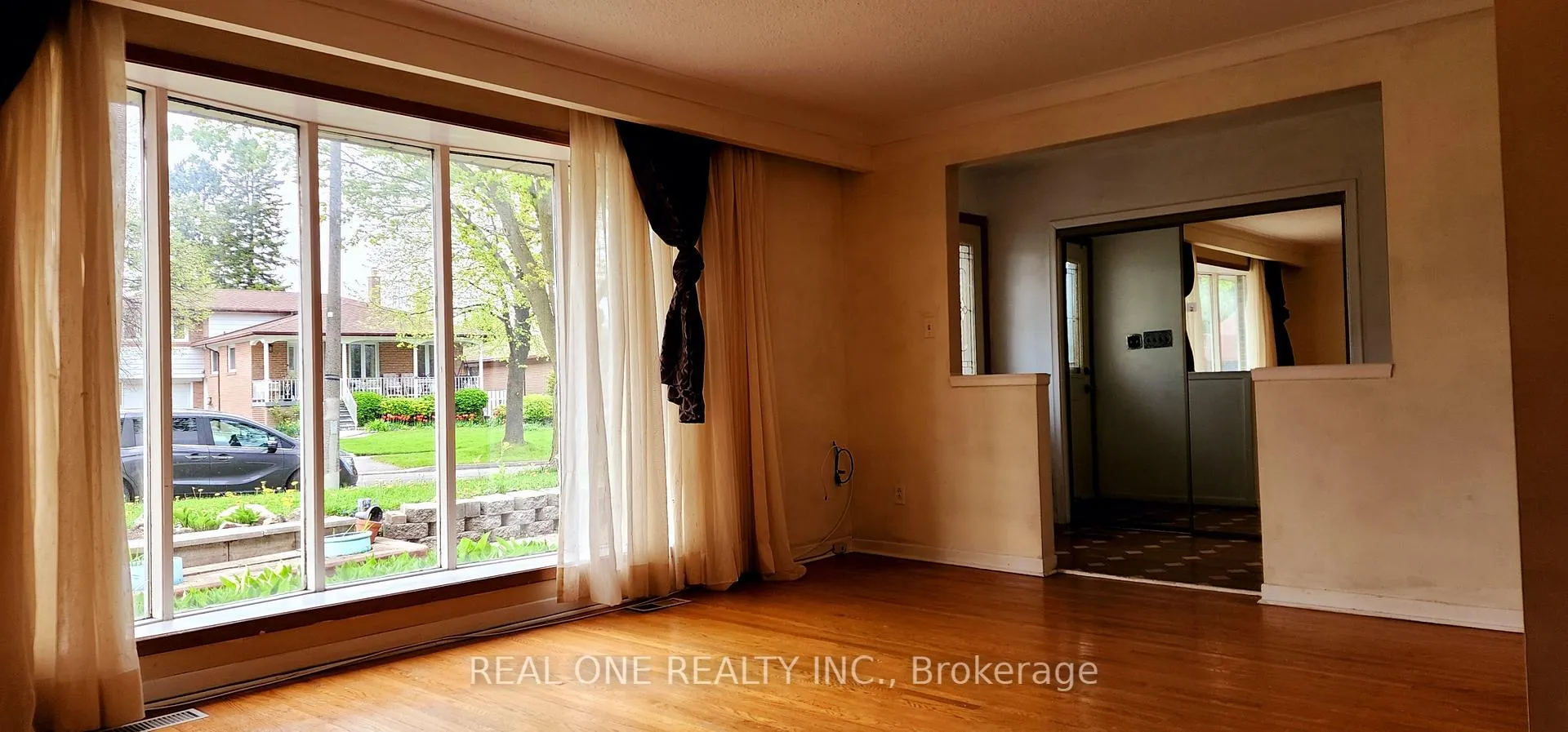 Photo 10 of 21 Pegasus Trail, Scarborough, Woburn — HOMEH