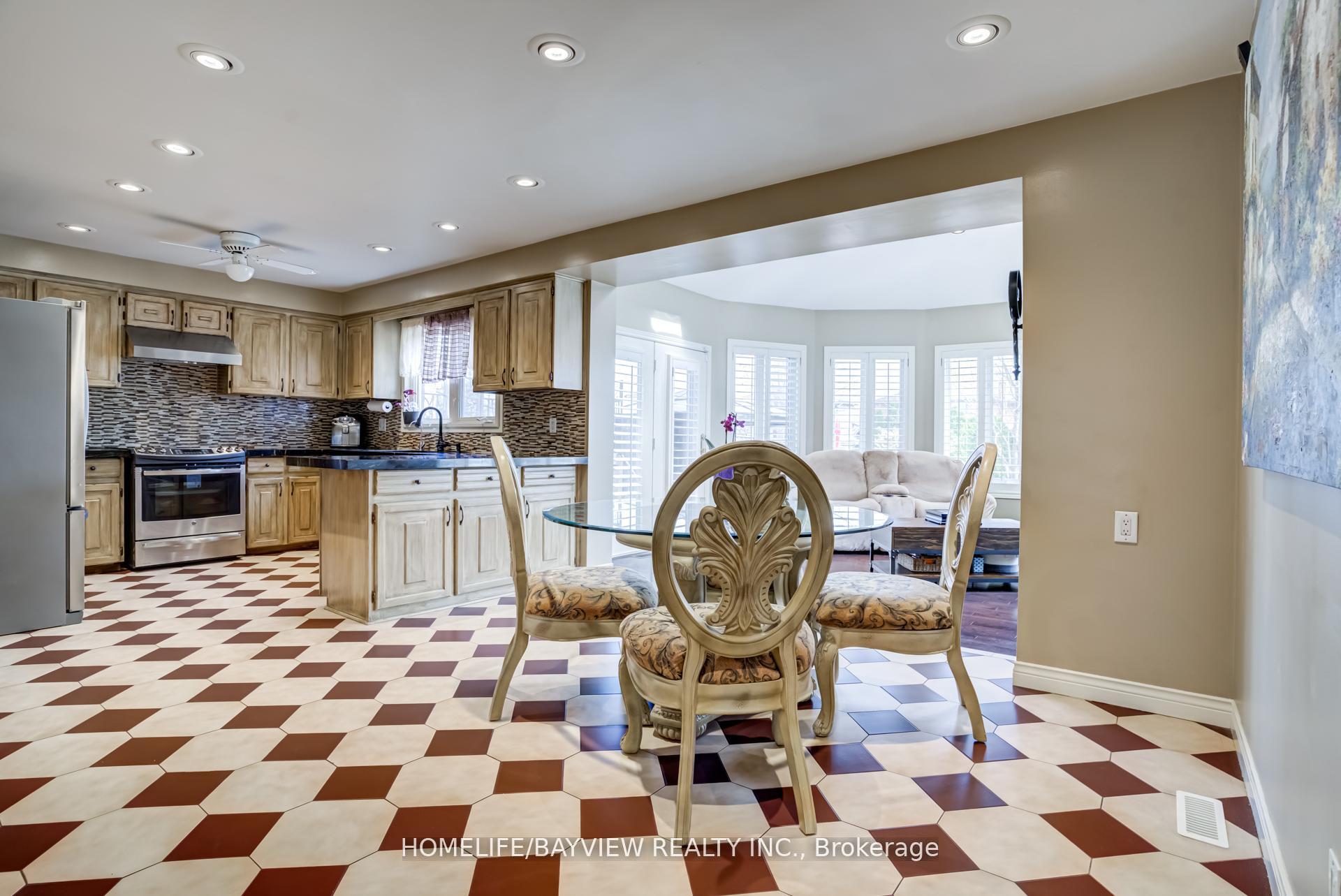 Photo 5 of 54 Airdrie Drive, Vaughan, East Woodbridge — HOMEH
