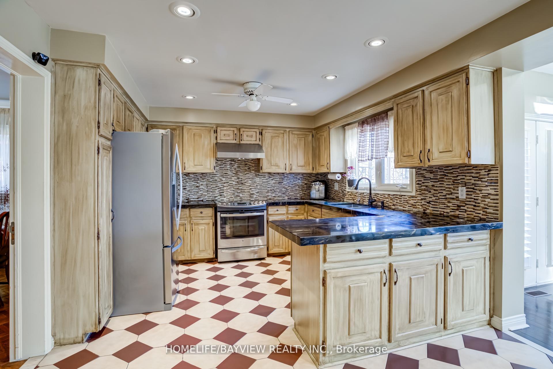 Photo 7 of 54 Airdrie Drive, Vaughan, East Woodbridge — HOMEH
