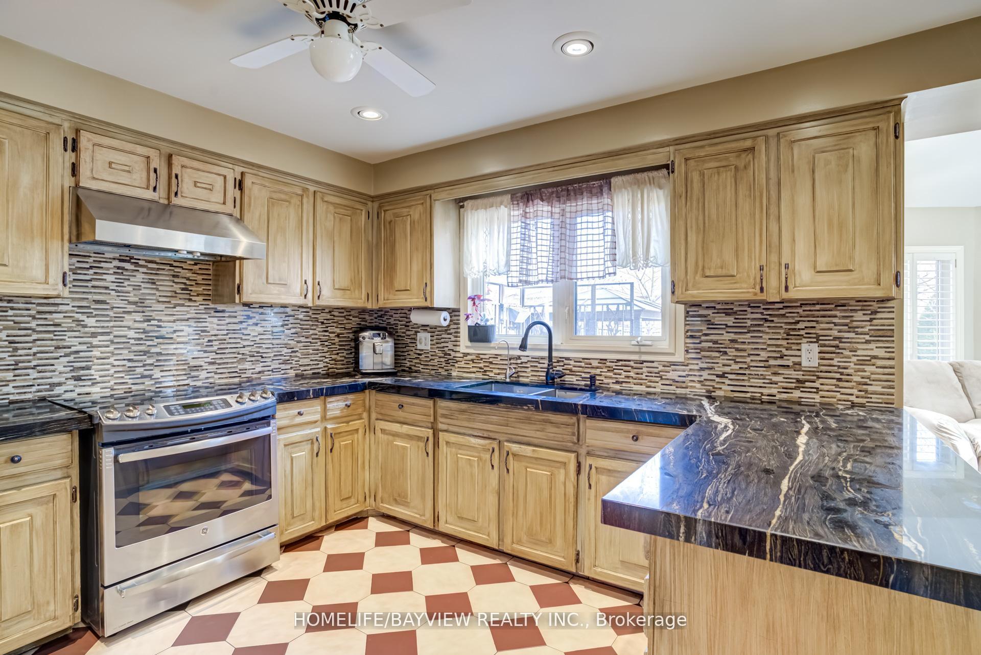 Photo 8 of 54 Airdrie Drive, Vaughan, East Woodbridge — HOMEH