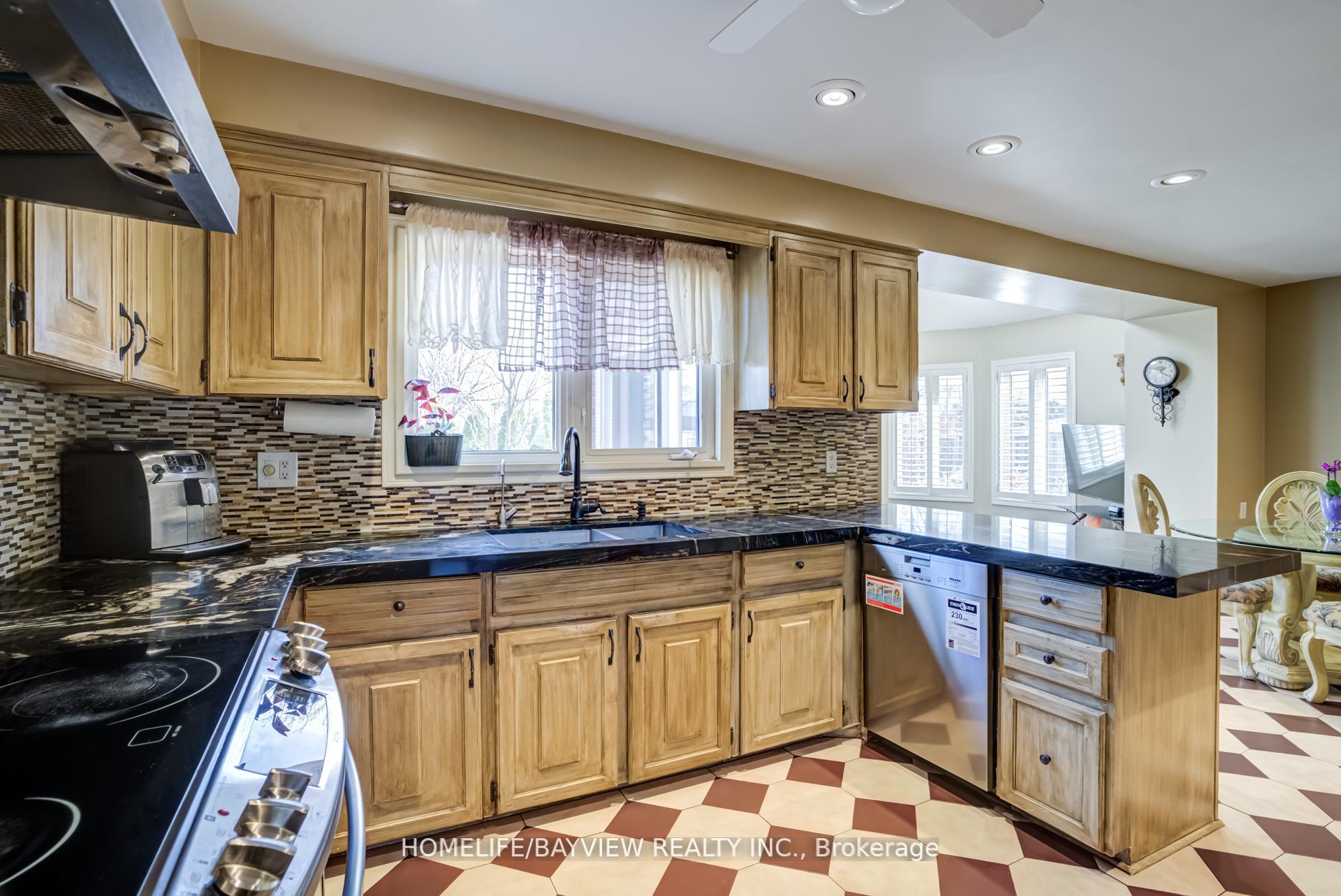 Photo 9 of 54 Airdrie Drive, Vaughan, East Woodbridge — HOMEH