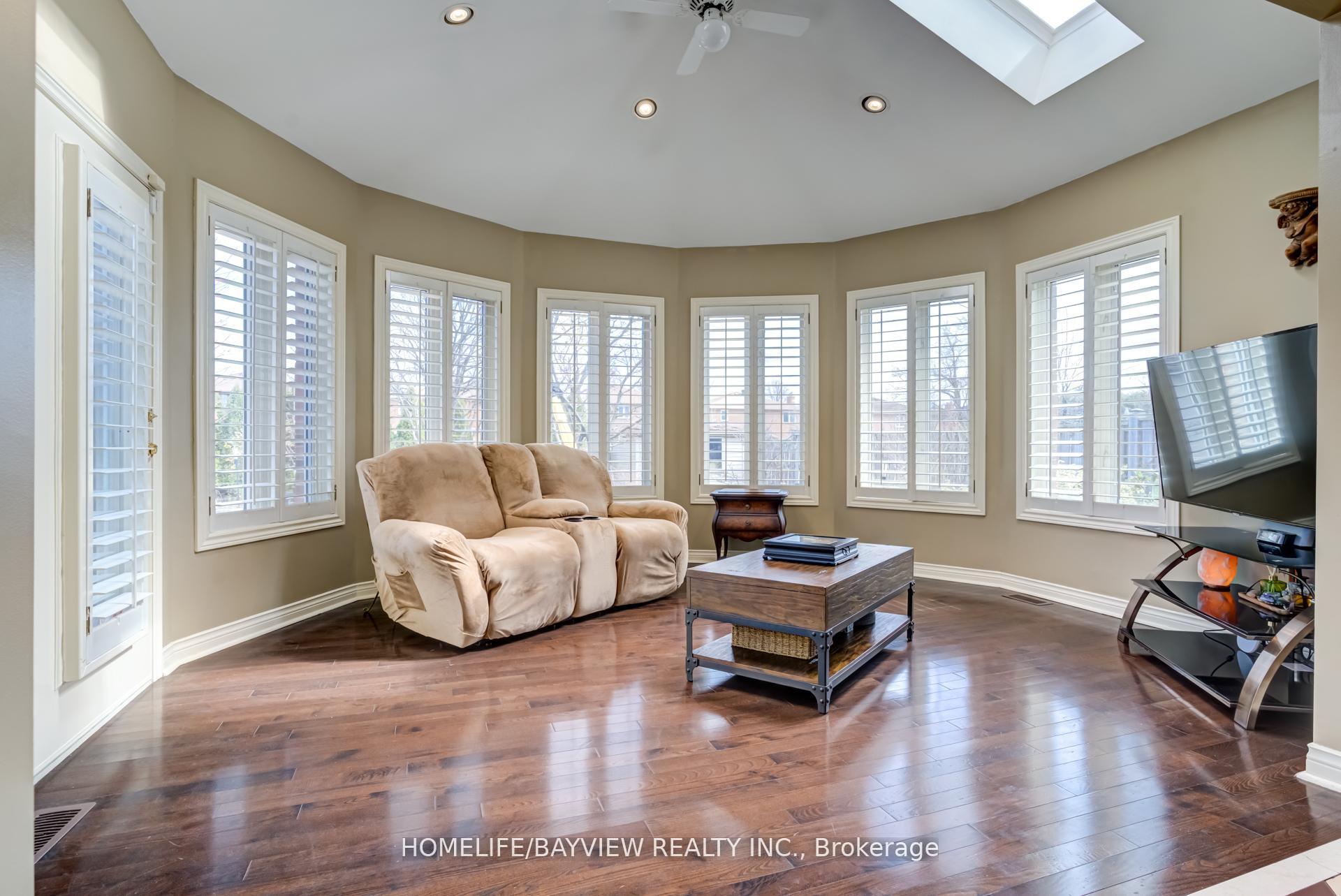 Photo 10 of 54 Airdrie Drive, Vaughan, East Woodbridge — HOMEH