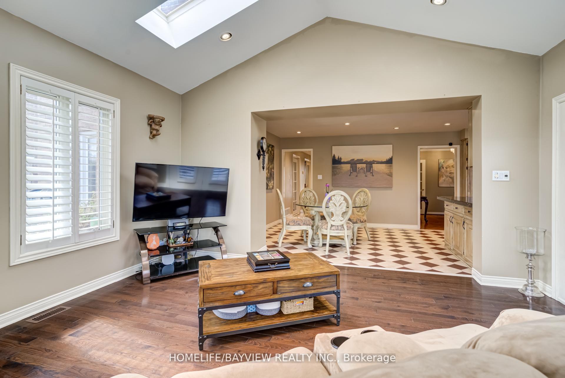 Photo 11 of 54 Airdrie Drive, Vaughan, East Woodbridge — HOMEH