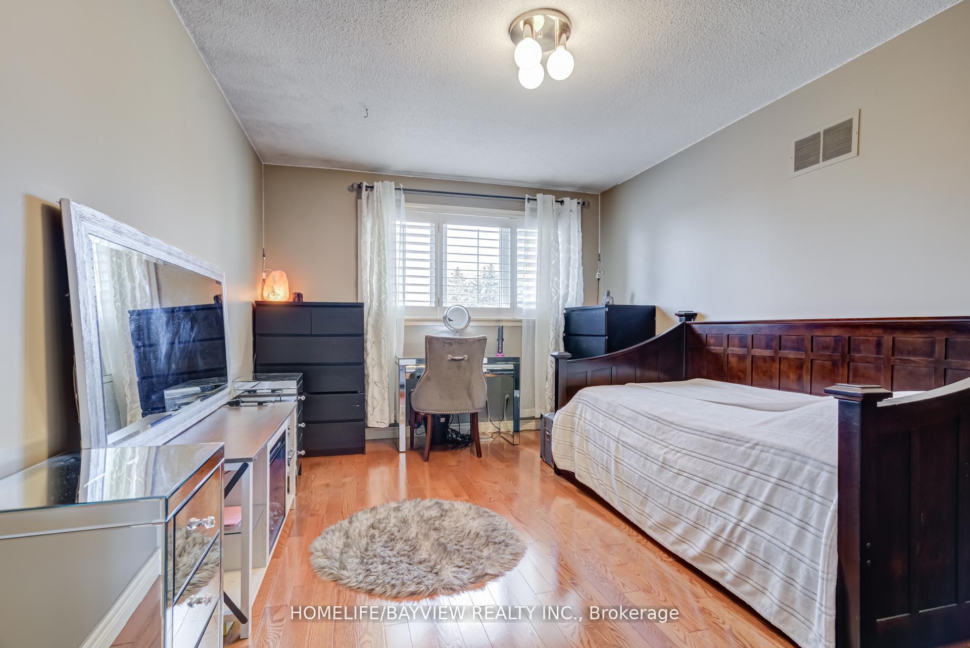 Photo 23 of 54 Airdrie Drive, Vaughan, East Woodbridge — HOMEH