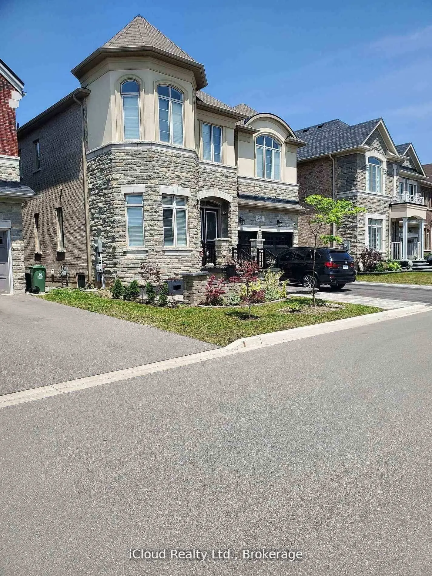 Photo 1 of 227 Humphrey Street, Hamilton, Waterdown — HOMEH