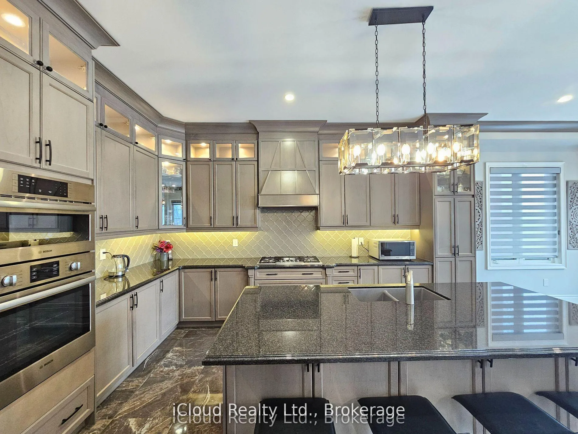 Photo 17 of 227 Humphrey Street, Hamilton, Waterdown — HOMEH