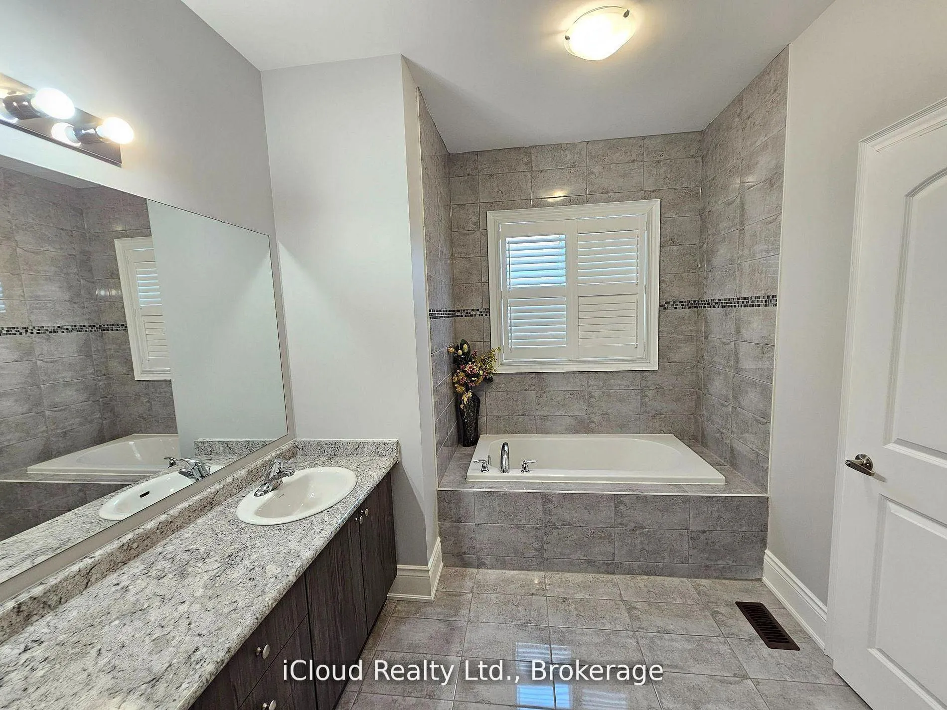 Photo 26 of 227 Humphrey Street, Hamilton, Waterdown — HOMEH