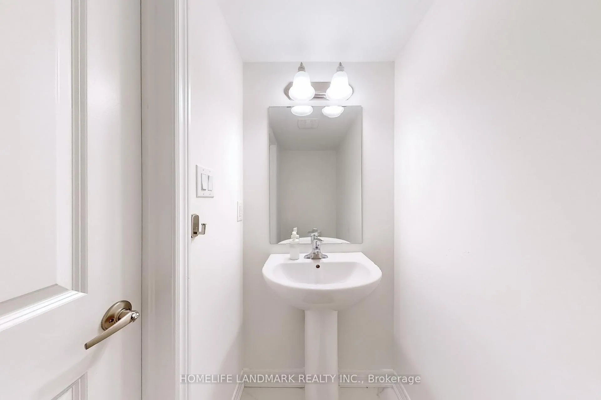 Photo 3 of 2 Reid Avenue N, Hamilton, McQuesten — HOMEH