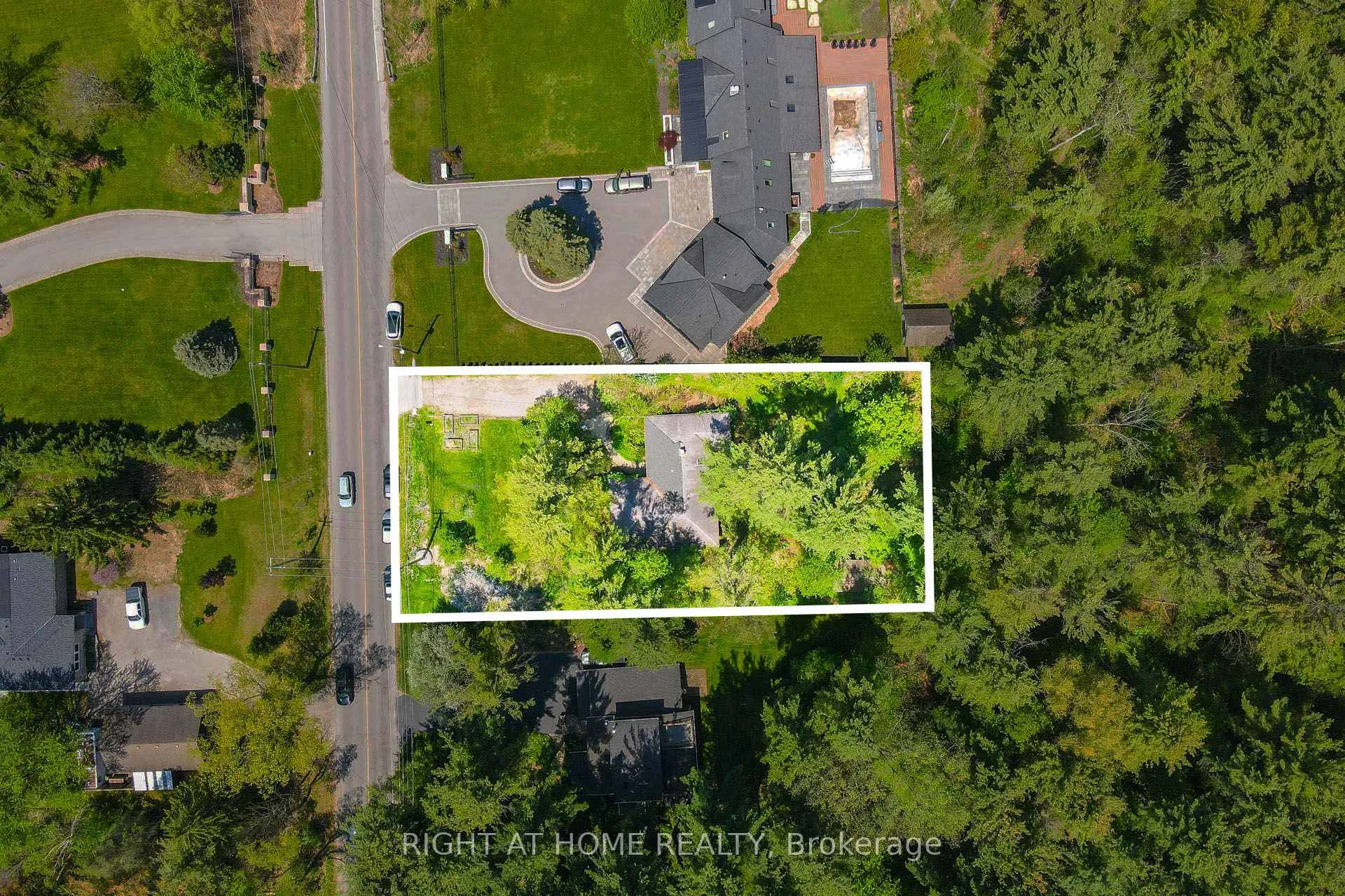 Photo 1 of 255 Shaver Road, Hamilton, Ancaster — HOMEH