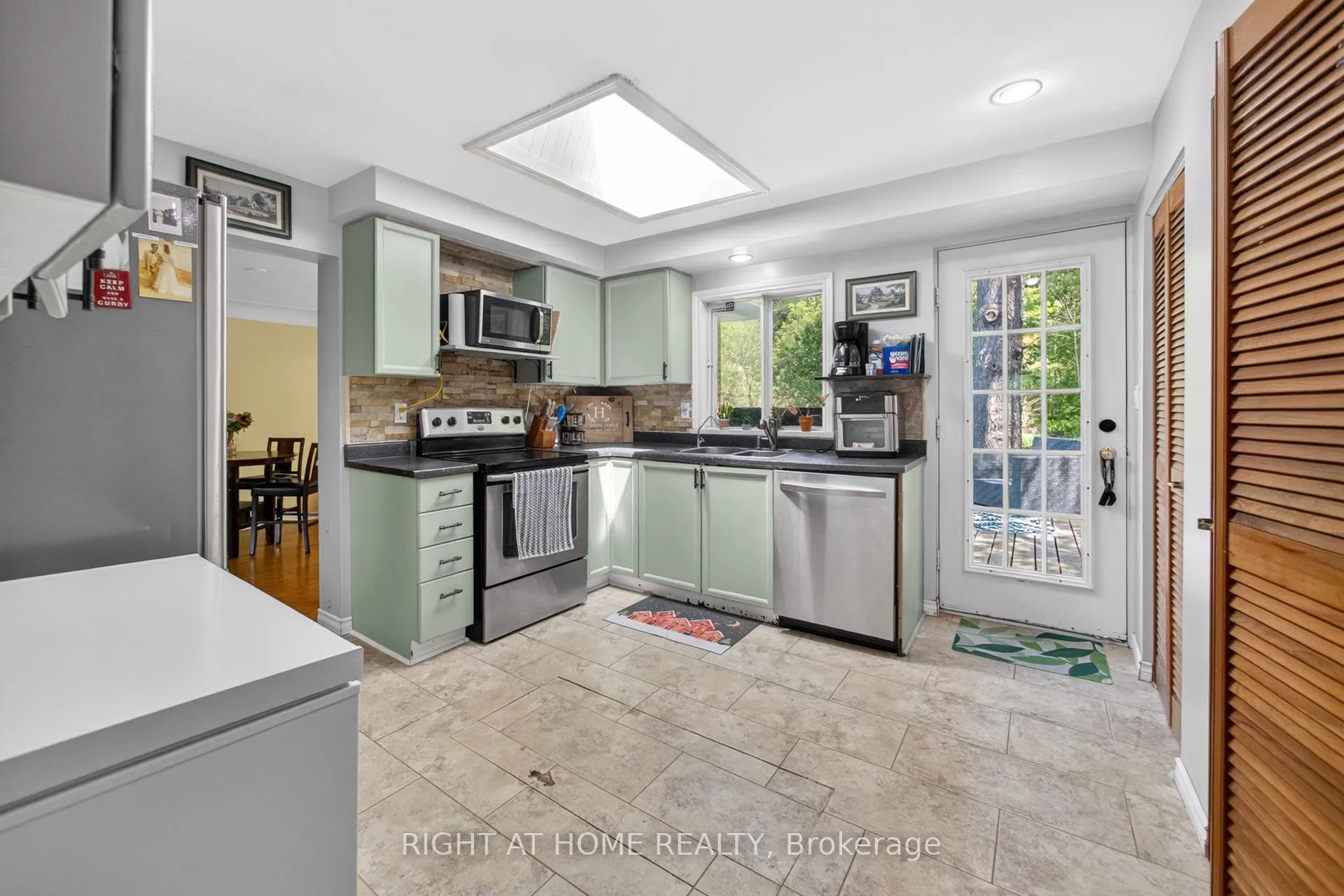Photo 34 of 255 Shaver Road, Hamilton, Ancaster — HOMEH