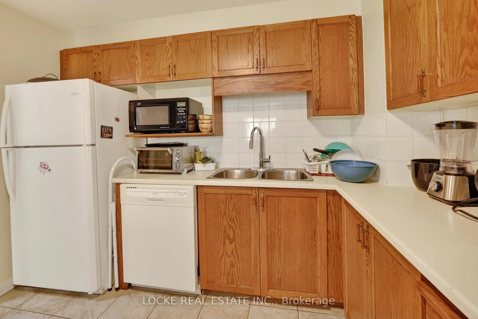 Photo 6 of 1824 Summerfields Crescent, Ottawa, Chapel Hill — HOMEH