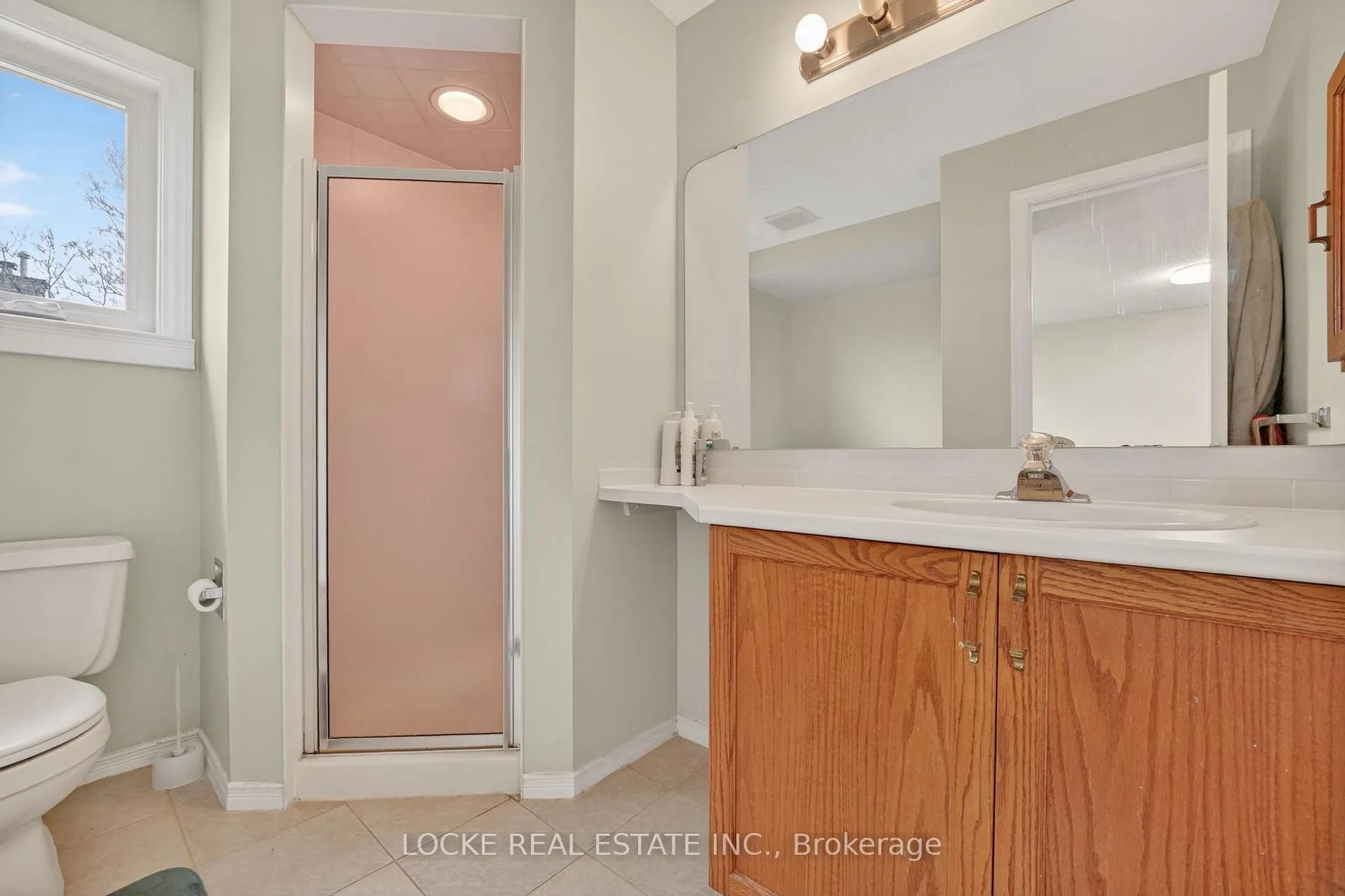 Photo 16 of 1824 Summerfields Crescent, Ottawa, Chapel Hill — HOMEH
