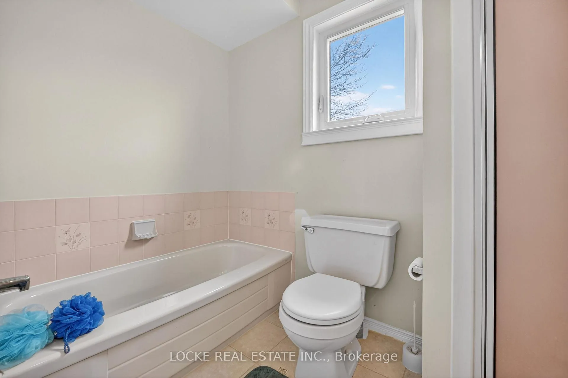 Photo 18 of 1824 Summerfields Crescent, Ottawa, Chapel Hill — HOMEH