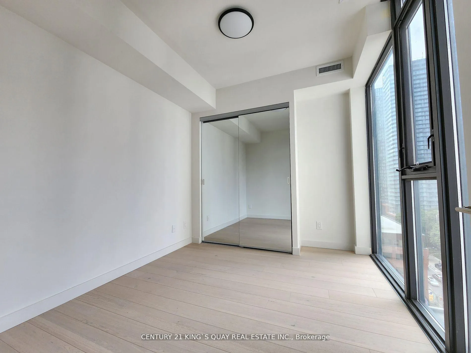 Photo 4 of Unit 1004, 81 Wellesley Street E, Toronto, Church-Yonge Corridor — HOMEH