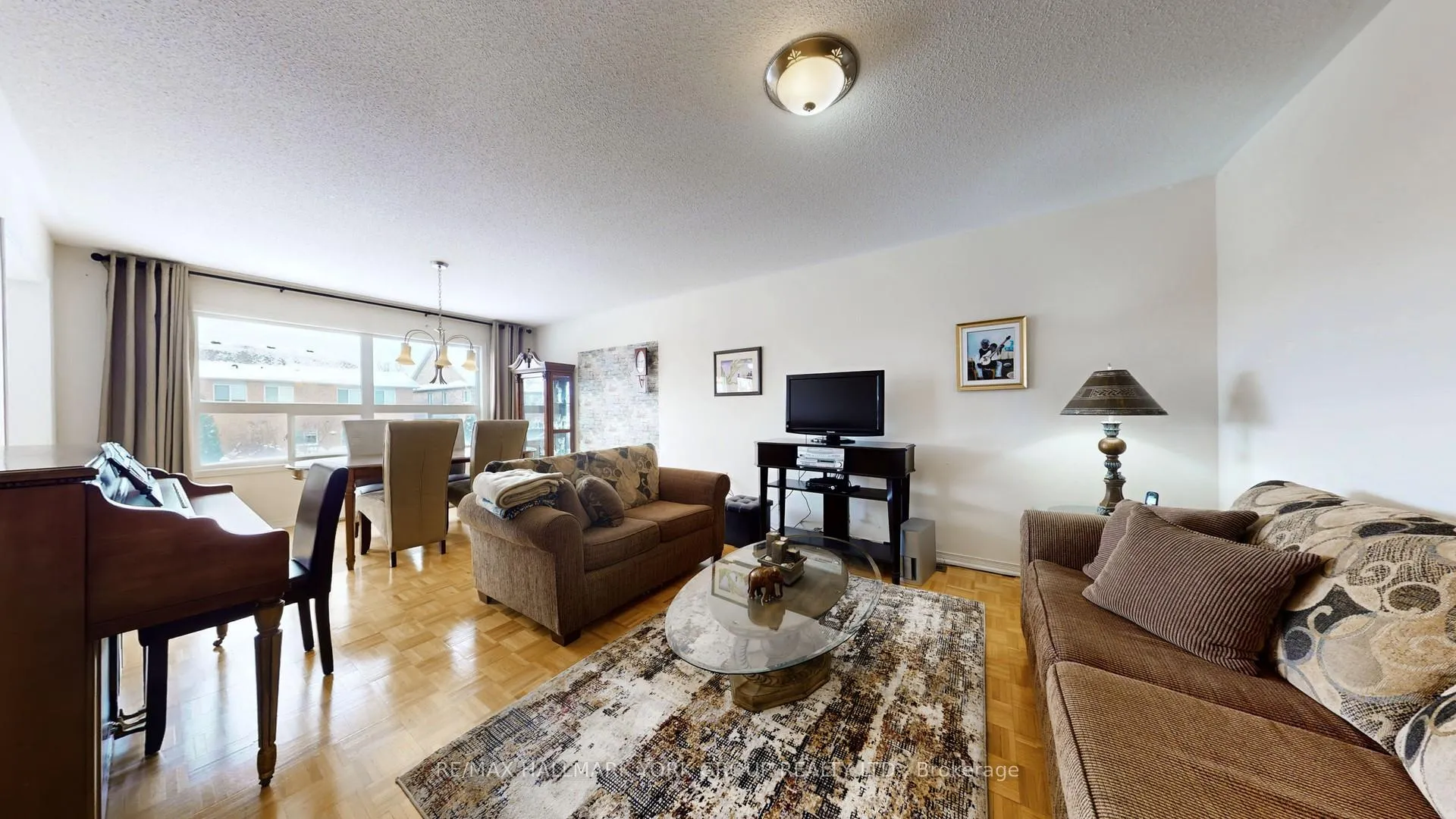 Photo 5 of 86 Petermann Street, Aurora, Bayview Northeast — HOMEH