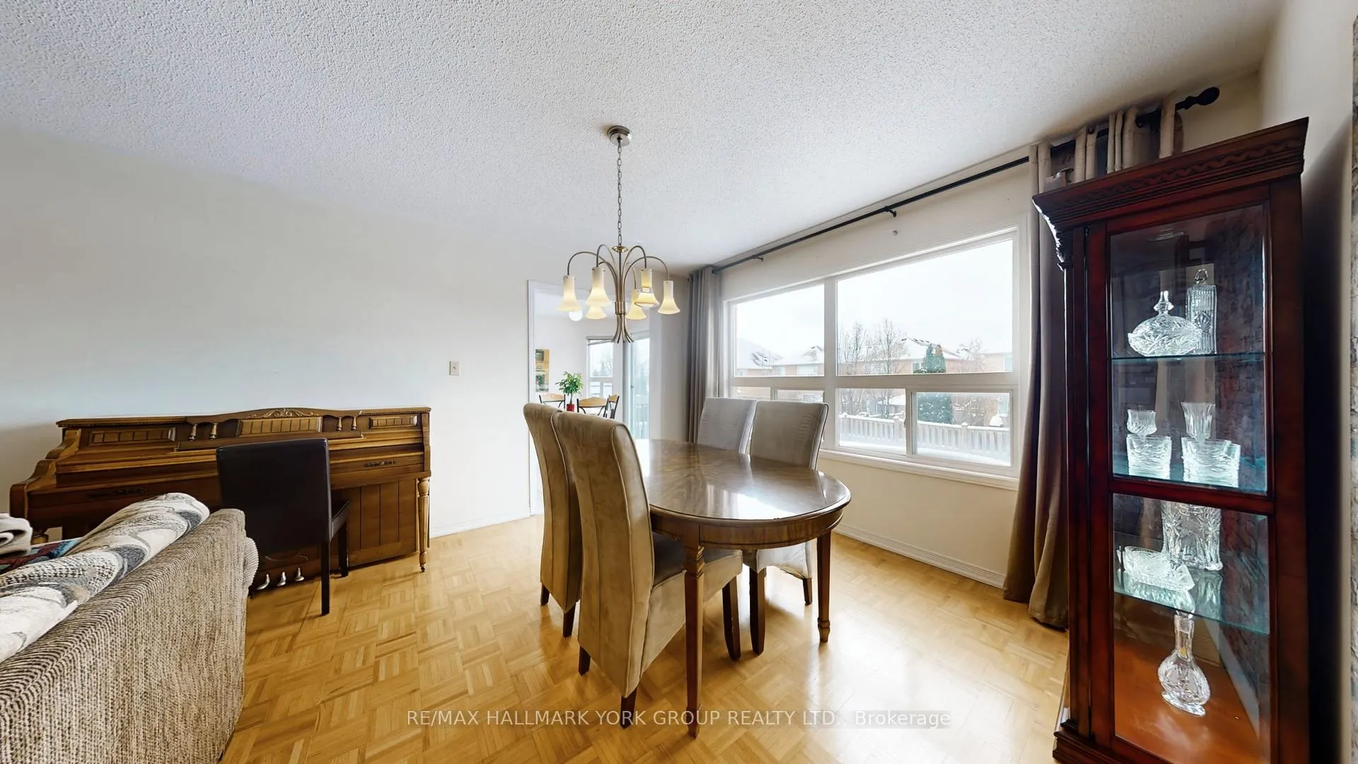 Photo 8 of 86 Petermann Street, Aurora, Bayview Northeast — HOMEH