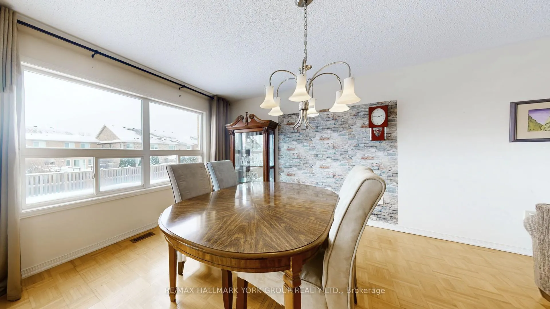 Photo 9 of 86 Petermann Street, Aurora, Bayview Northeast — HOMEH