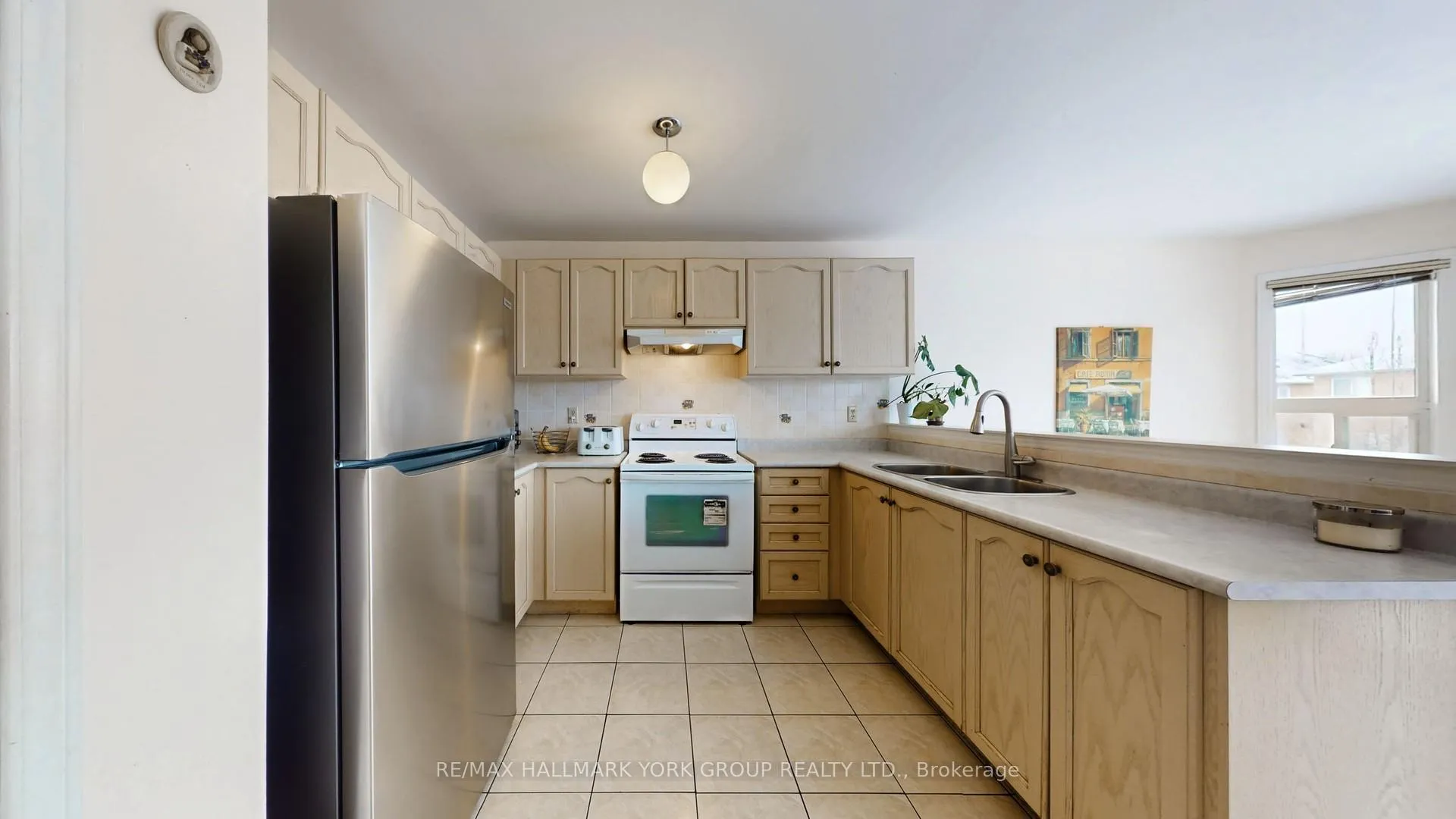 Photo 11 of 86 Petermann Street, Aurora, Bayview Northeast — HOMEH