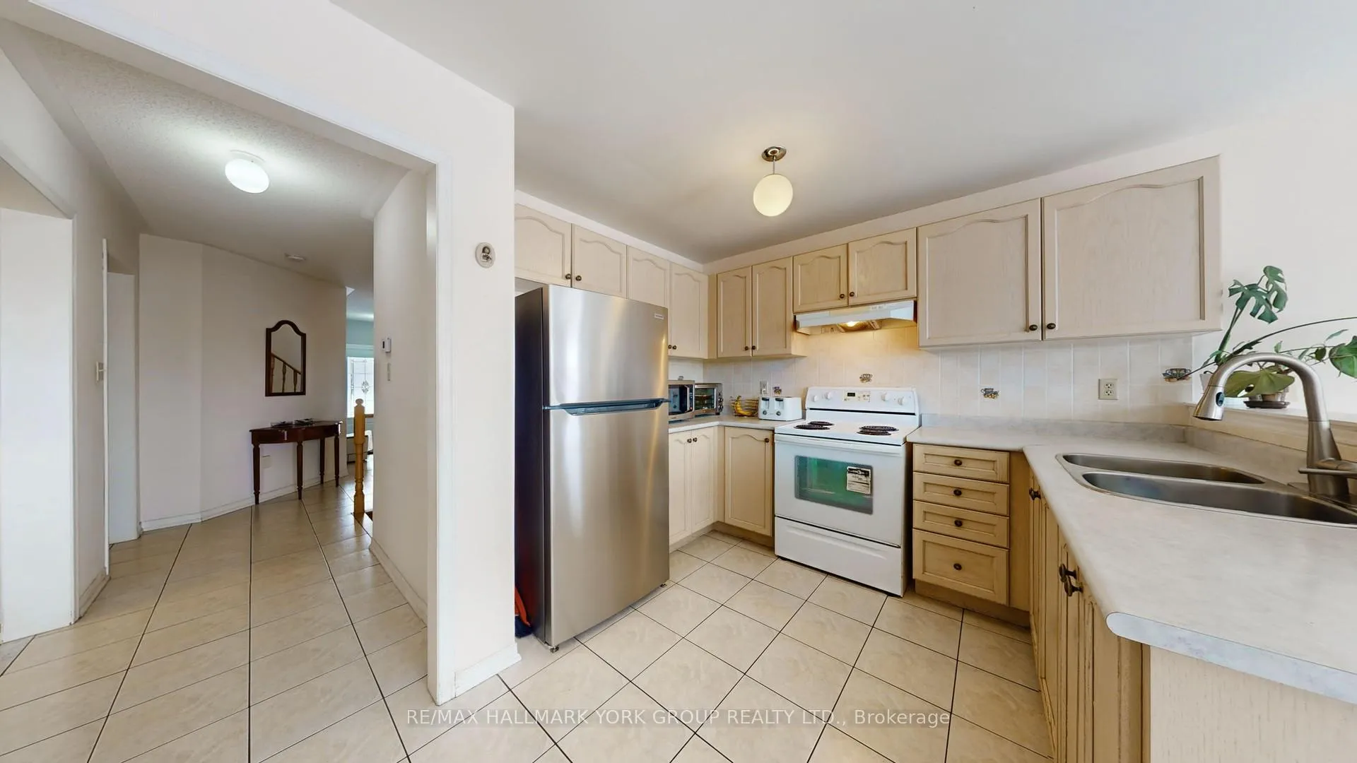 Photo 12 of 86 Petermann Street, Aurora, Bayview Northeast — HOMEH