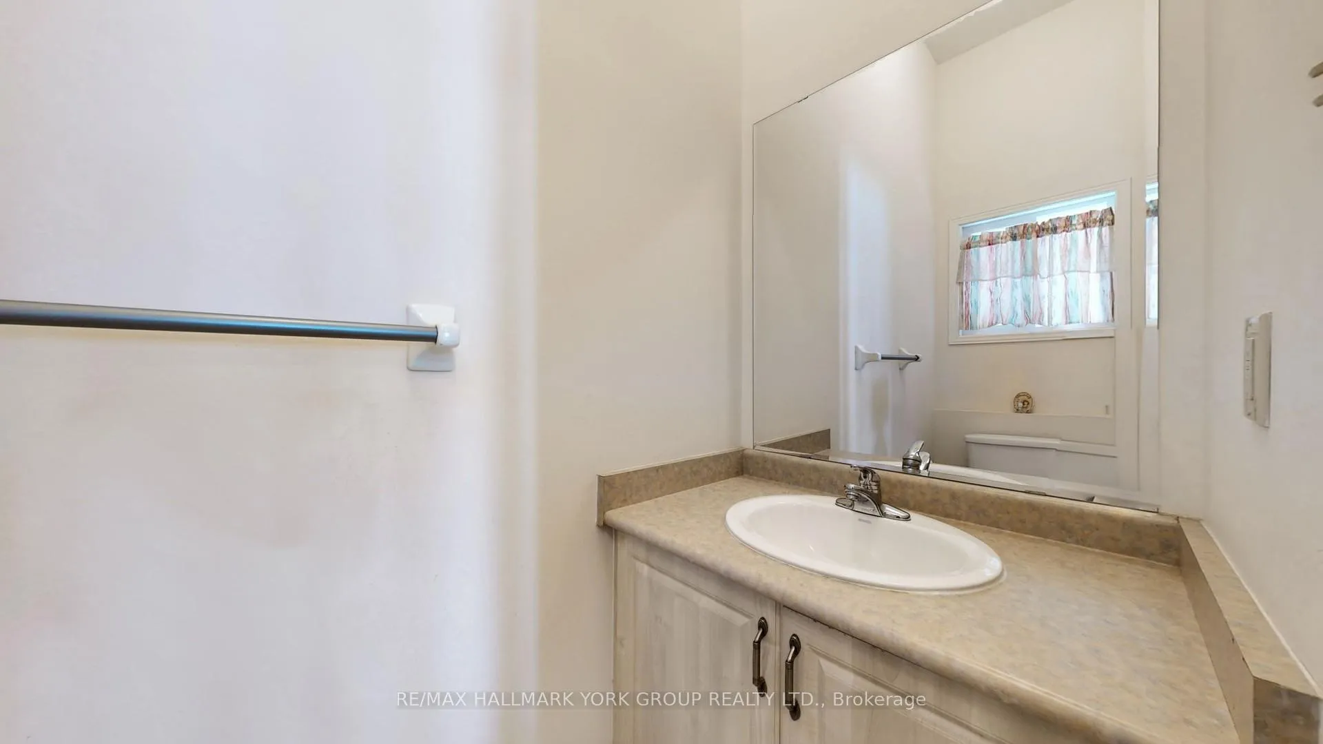 Photo 19 of 86 Petermann Street, Aurora, Bayview Northeast — HOMEH