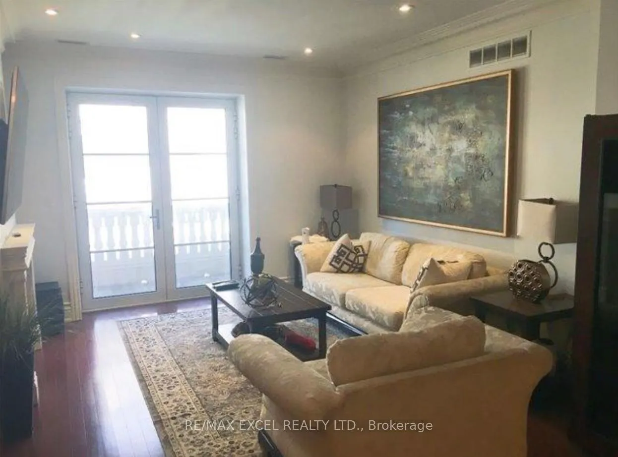 Photo 5 of Unit 312, 1 Verclaire Gate, Markham, Unionville — HOMEH