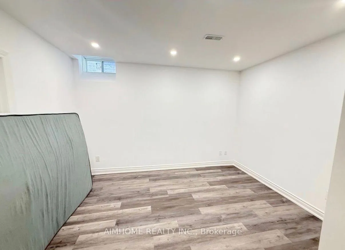 Photo 4 of 141 Maple Ridge Crescent, Markham, Greensborough — HOMEH